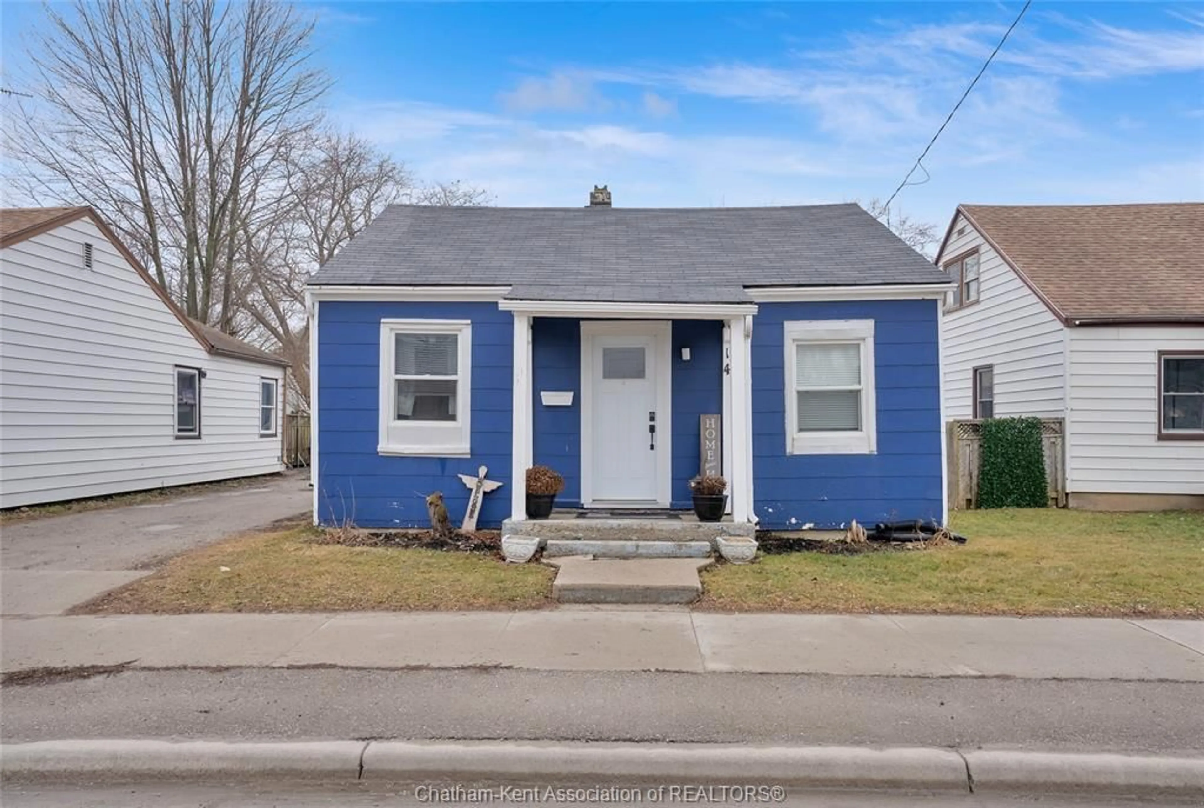 Home with vinyl exterior material, street for 14 McNaughton Ave, Wallaceburg Ontario N8A 1R8