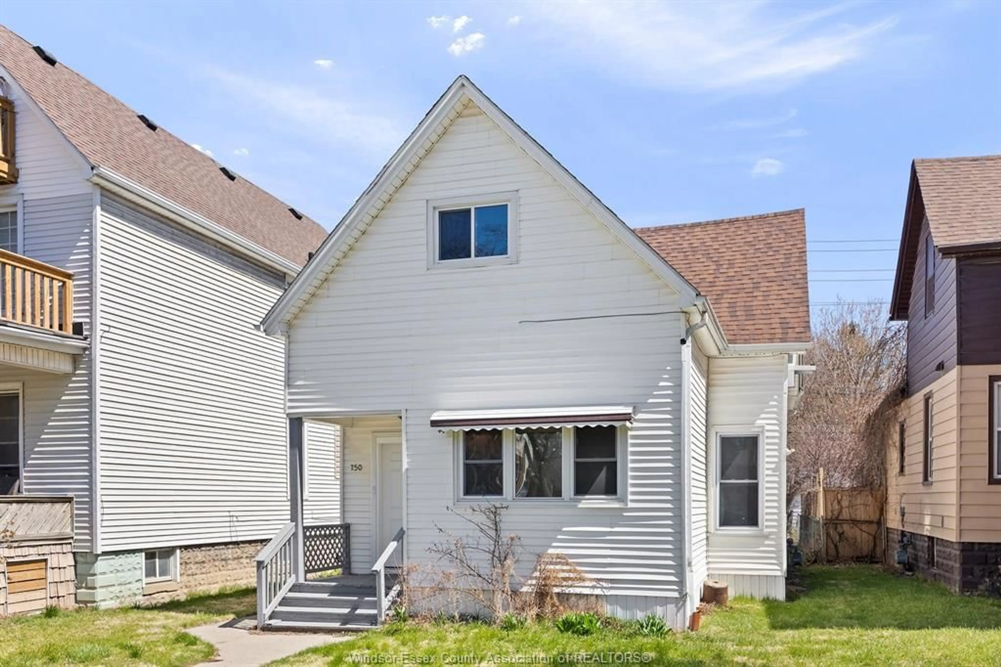 Home with vinyl exterior material, street for 750 JANETTE Ave, Windsor Ontario N9A 4Z7