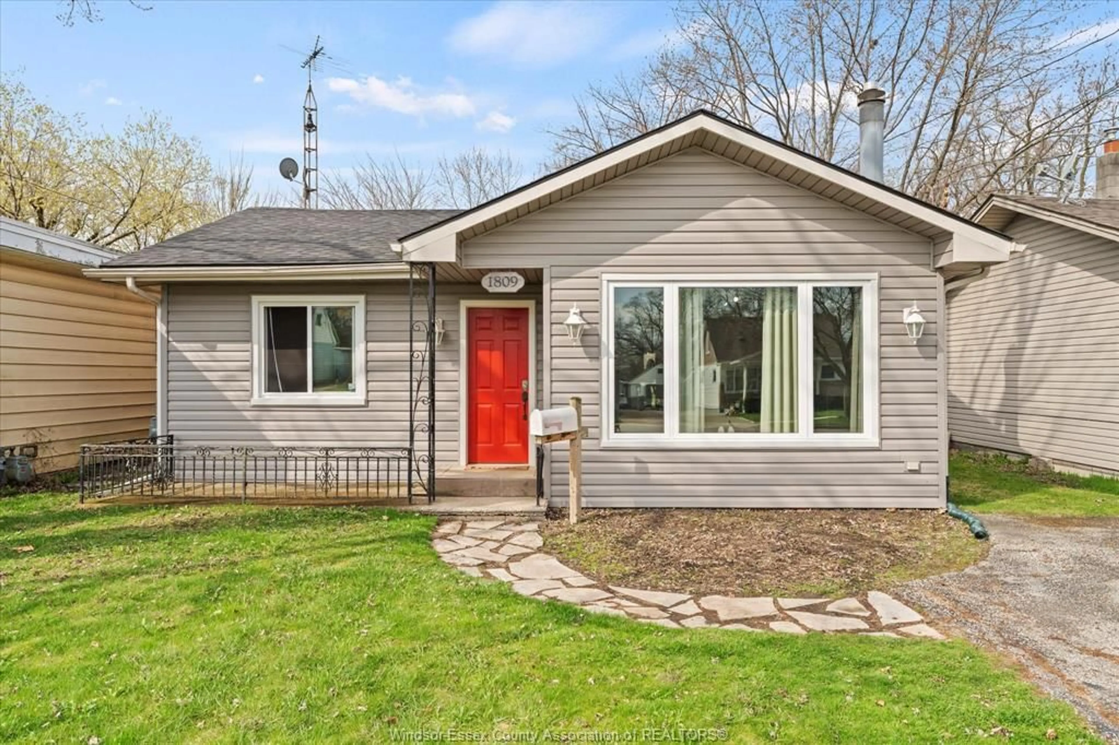 Home with brick exterior material, street for 1809 FERNDALE Ave, Windsor Ontario N8T 2K7