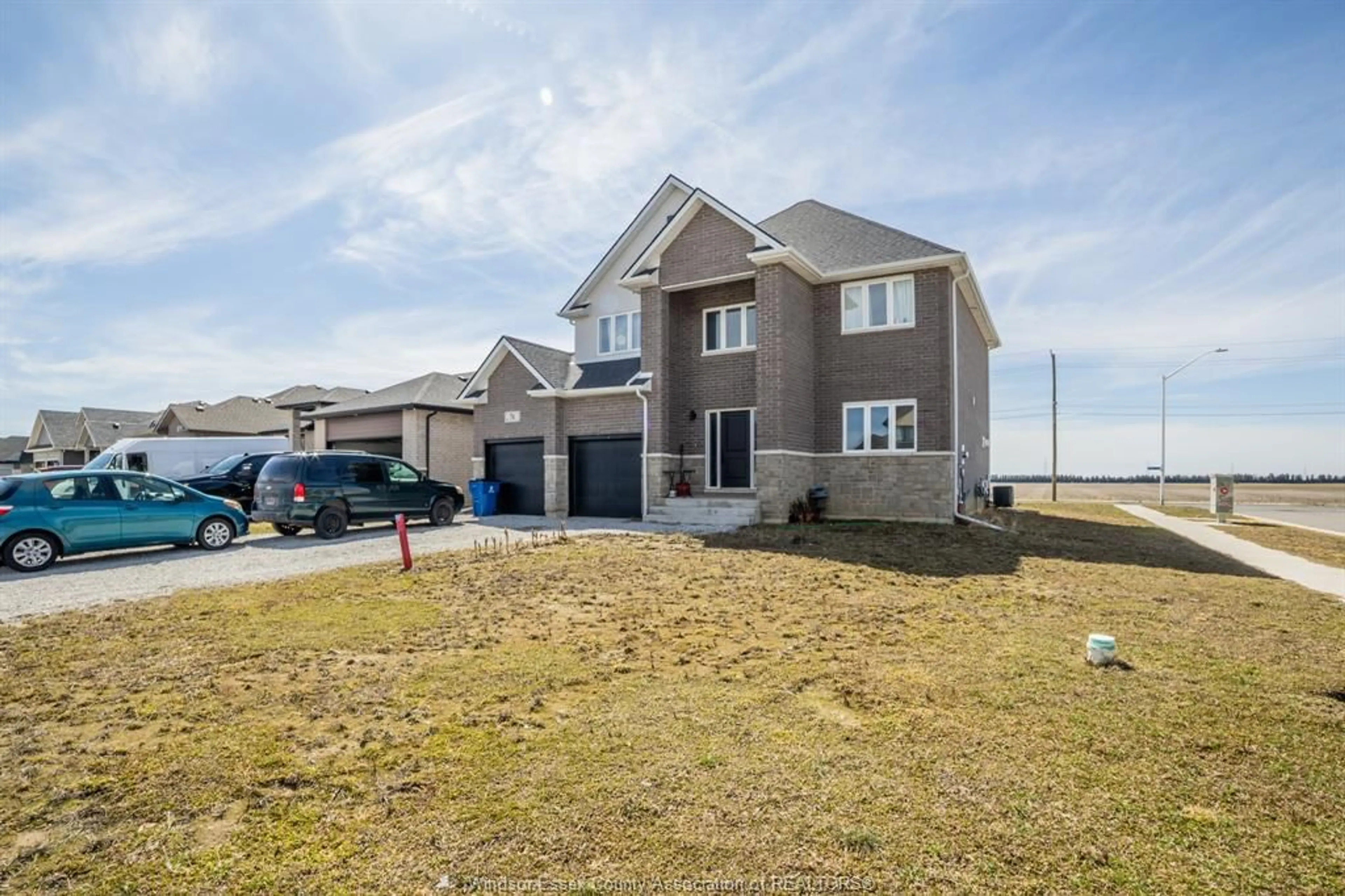 A pic from outside/outdoor area/front of a property/back of a property/a pic from drone, street for 74 DUNDEE Dr, Chatham Ontario N7M 0S8