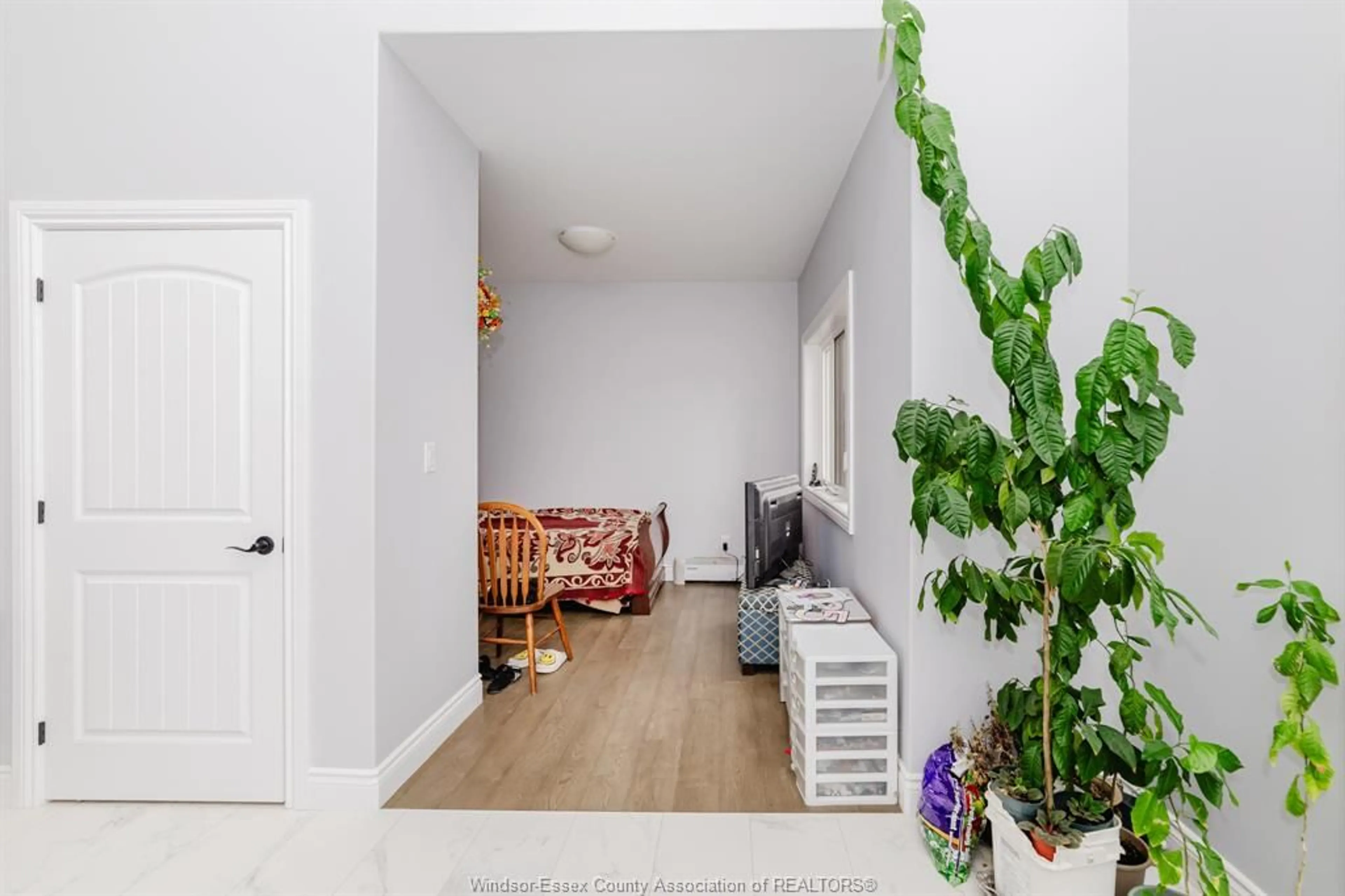 Indoor entryway for 74 DUNDEE Dr, Chatham Ontario N7M 0S8