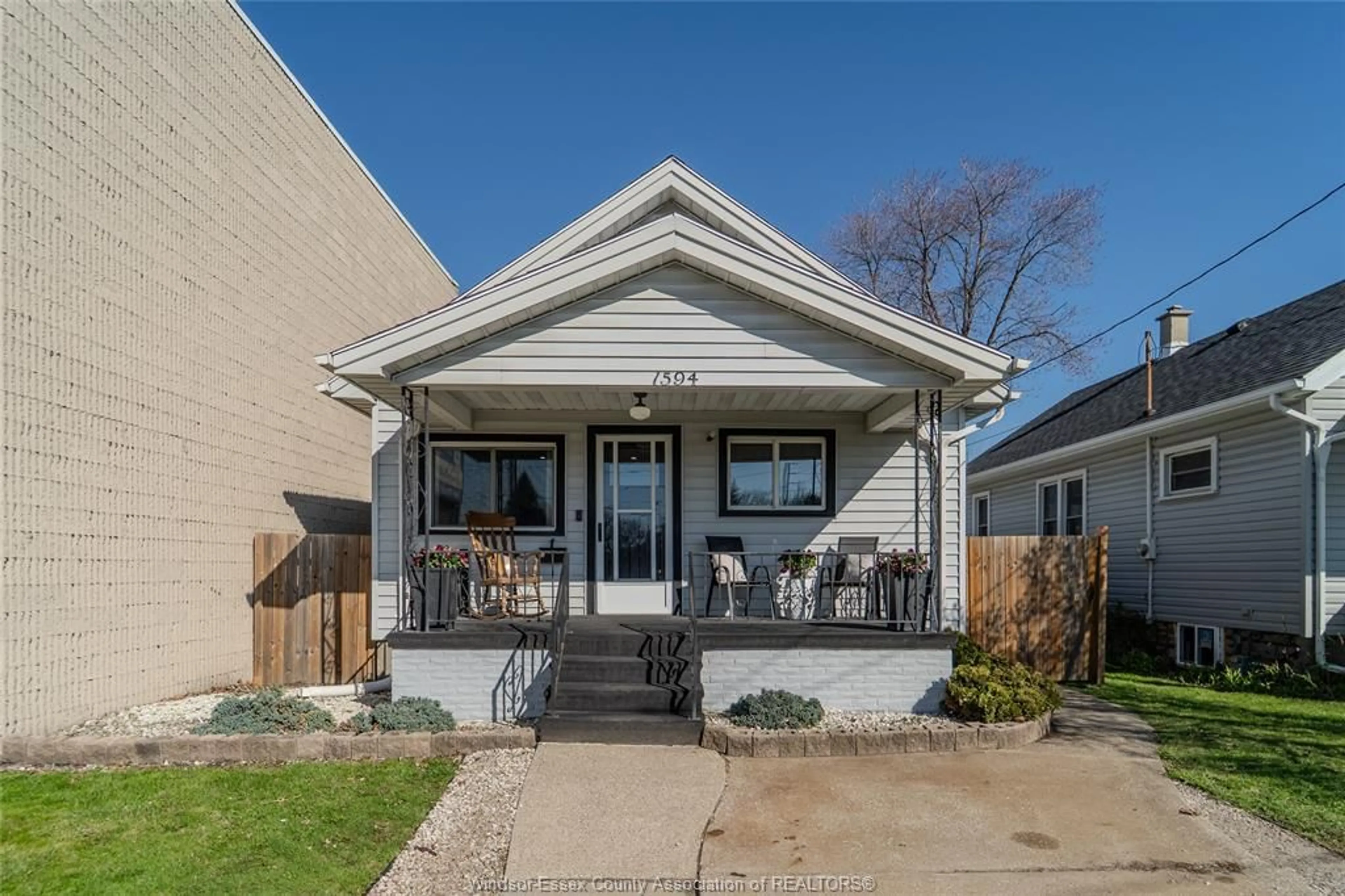 Unknown for 1594 Tecumseh Rd, Windsor Ontario N9B 1T8