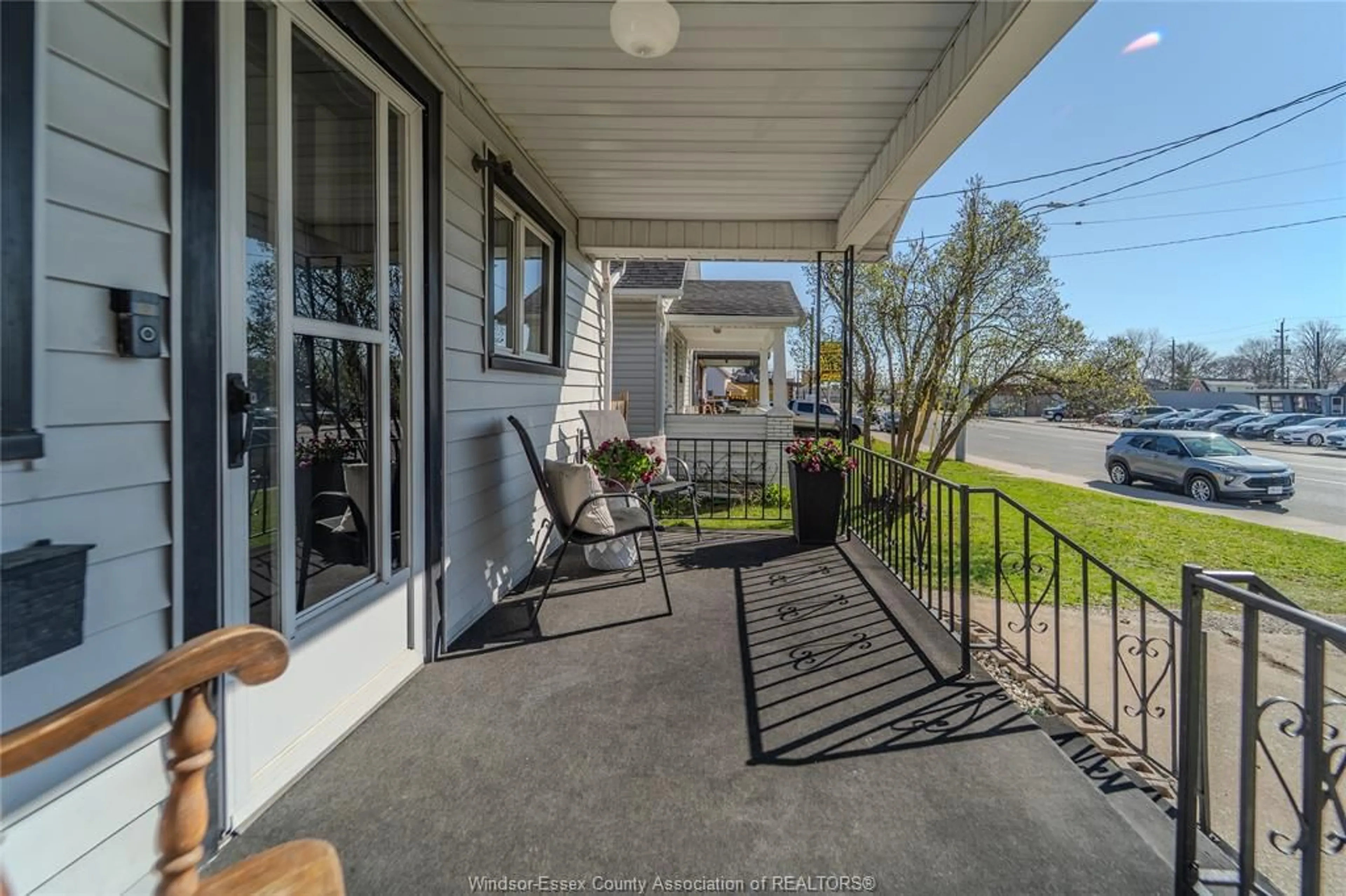 Patio, street for 1594 Tecumseh Rd, Windsor Ontario N9B 1T8