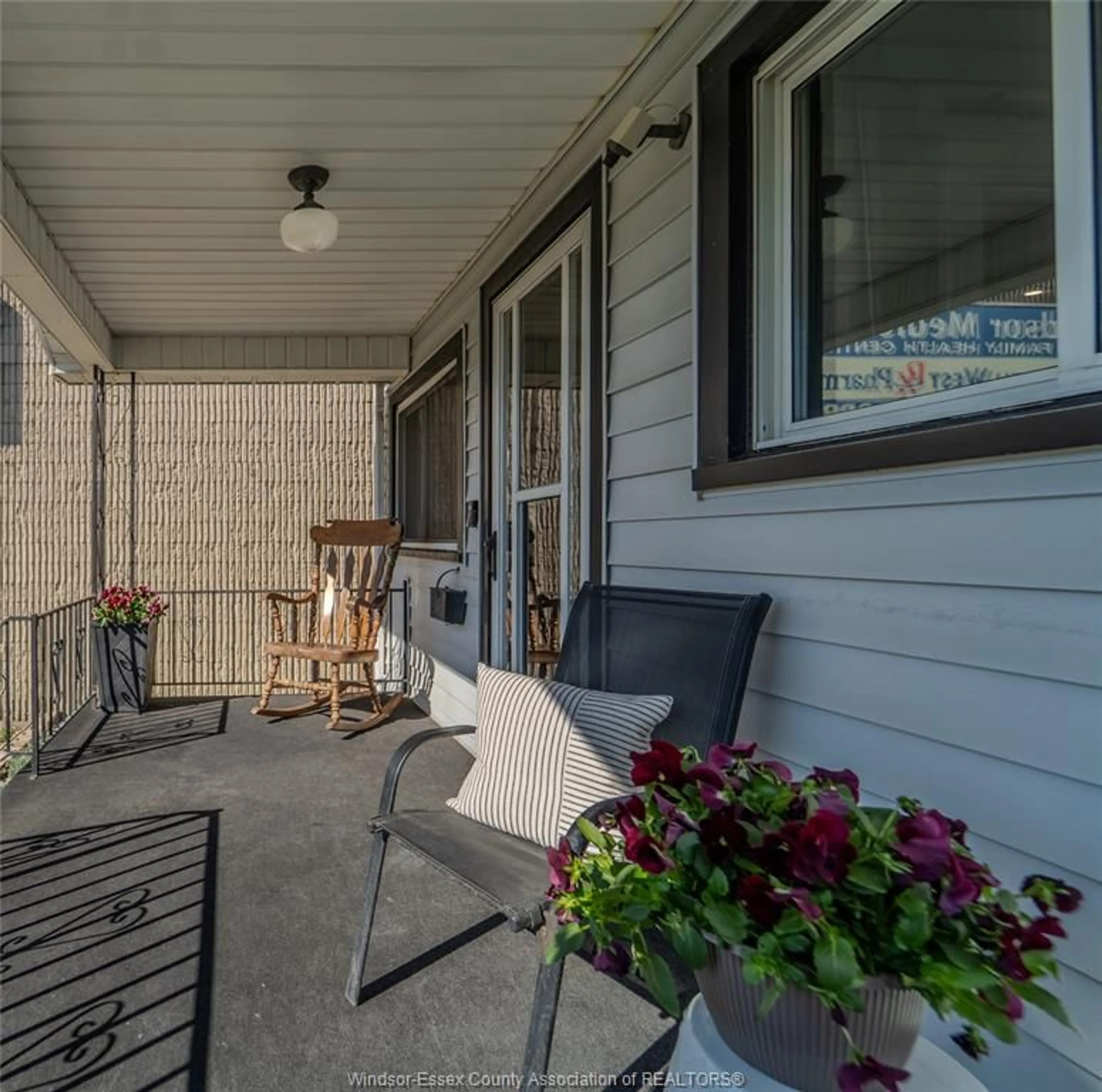 Unknown for 1594 Tecumseh Rd, Windsor Ontario N9B 1T8