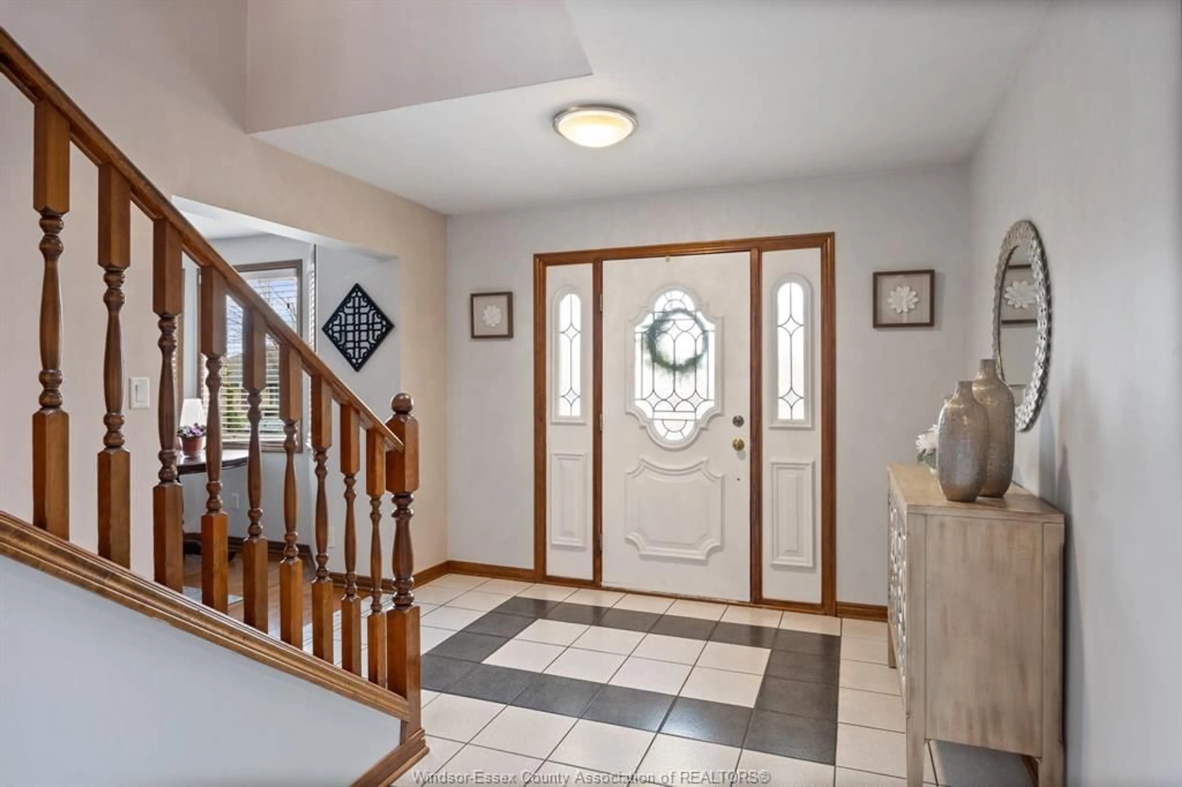 Indoor entryway for 12314 FUNARO Cres, Tecumseh Ontario N9K 1B2