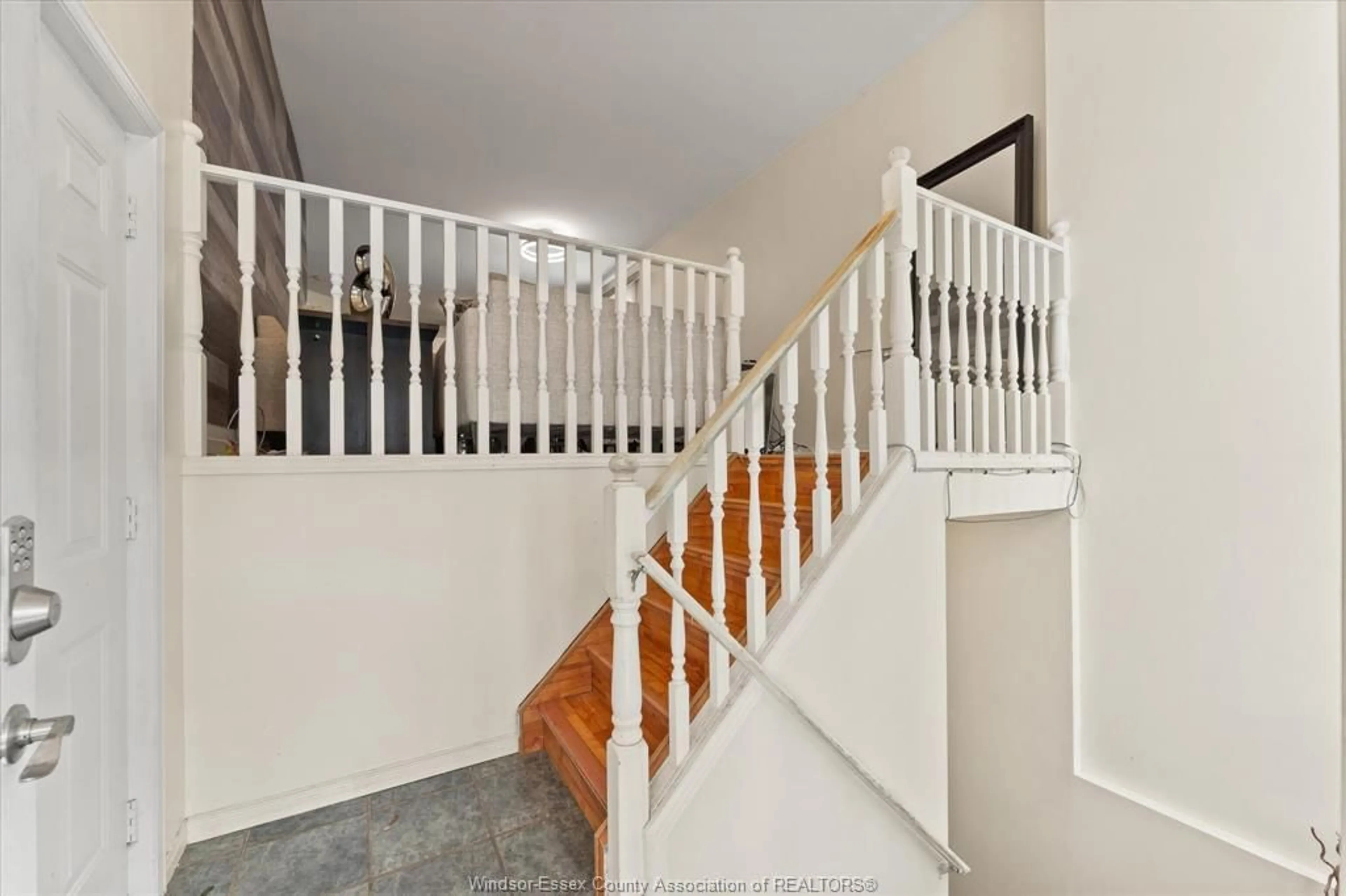 Stairs for 1686 FIELDCREST, Tecumseh Ontario N8N 4Z8
