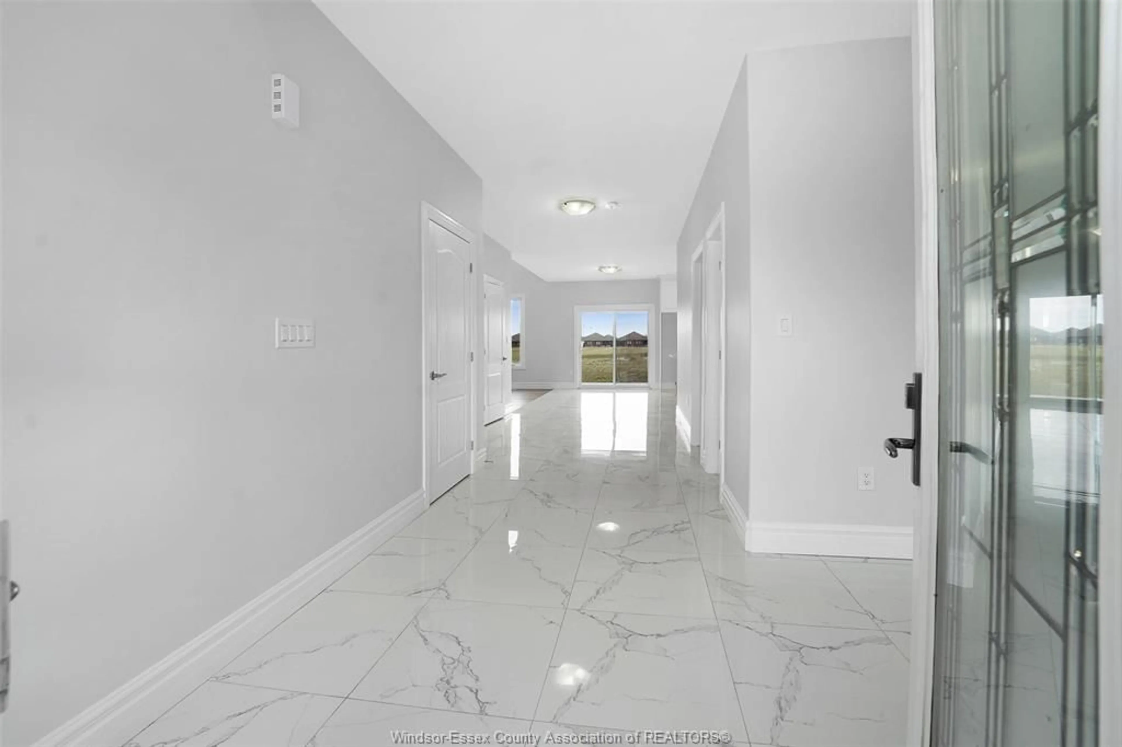 Indoor foyer for 134 TUSCANY Trail, Chatham Ontario N7M 0A7