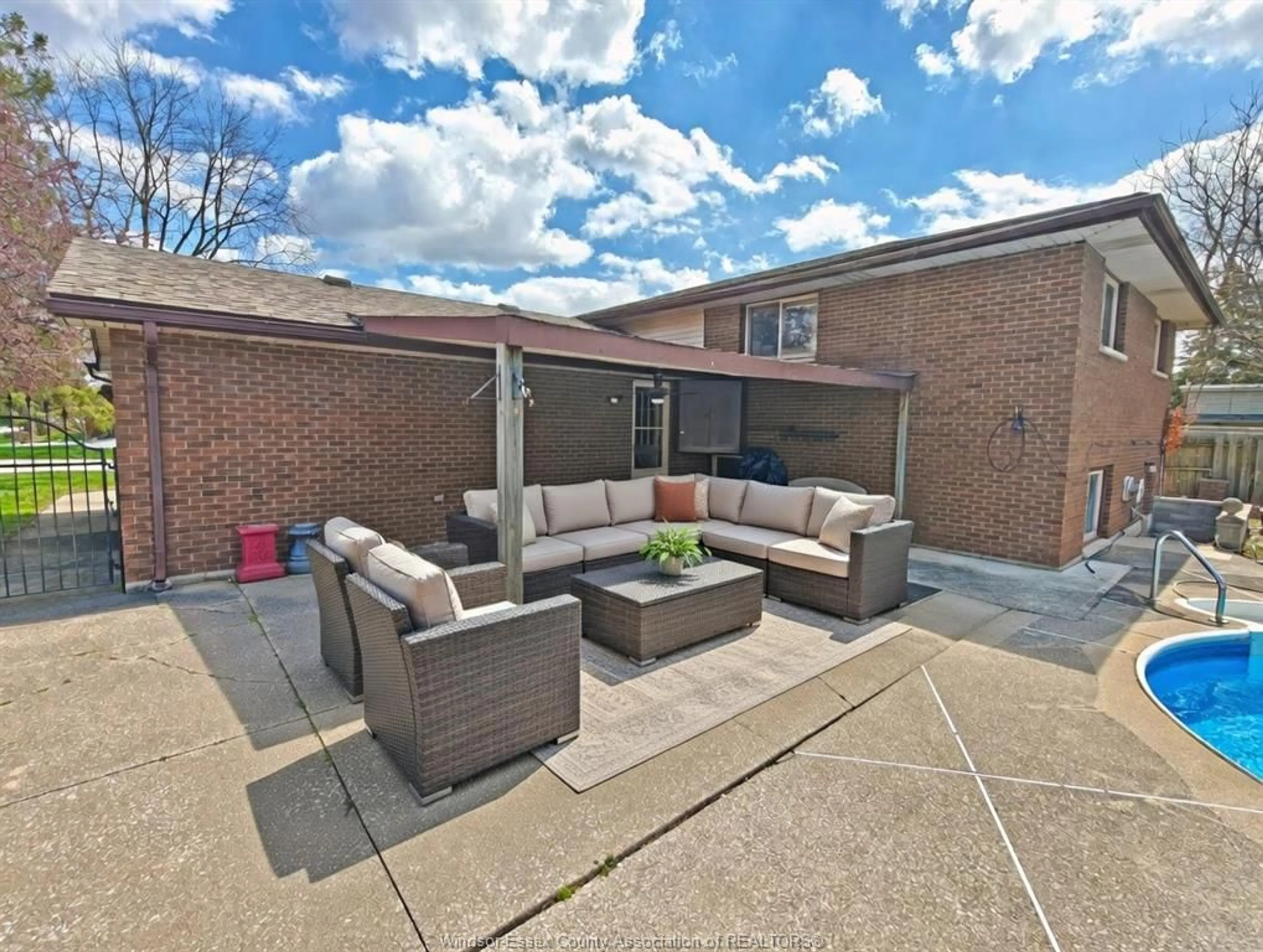 Patio, street for 5865 NINTH, LaSalle Ontario N9H 1Y7