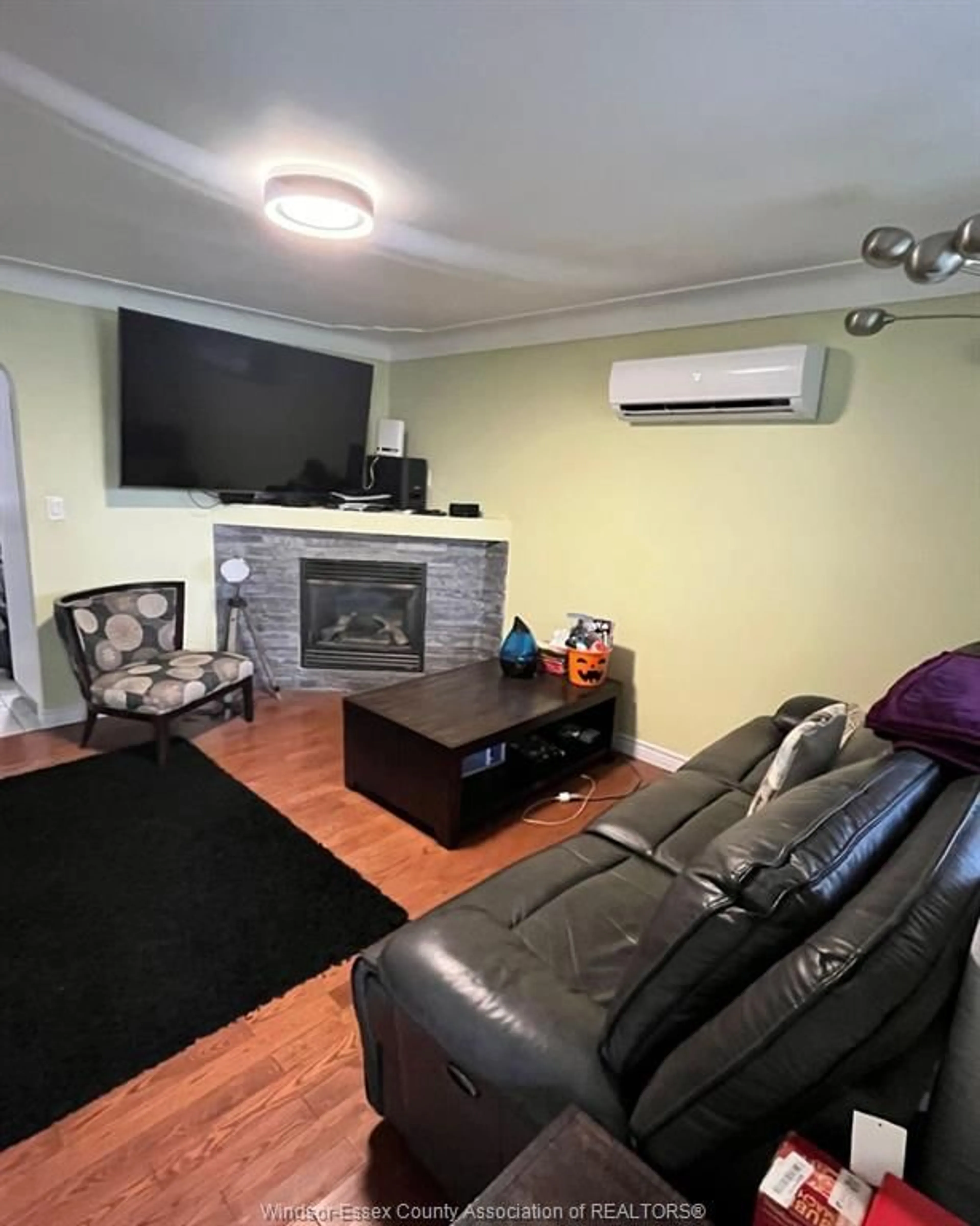 A pic of a room for 2460 ARTHUR Rd, Windsor Ontario N9W 4V7