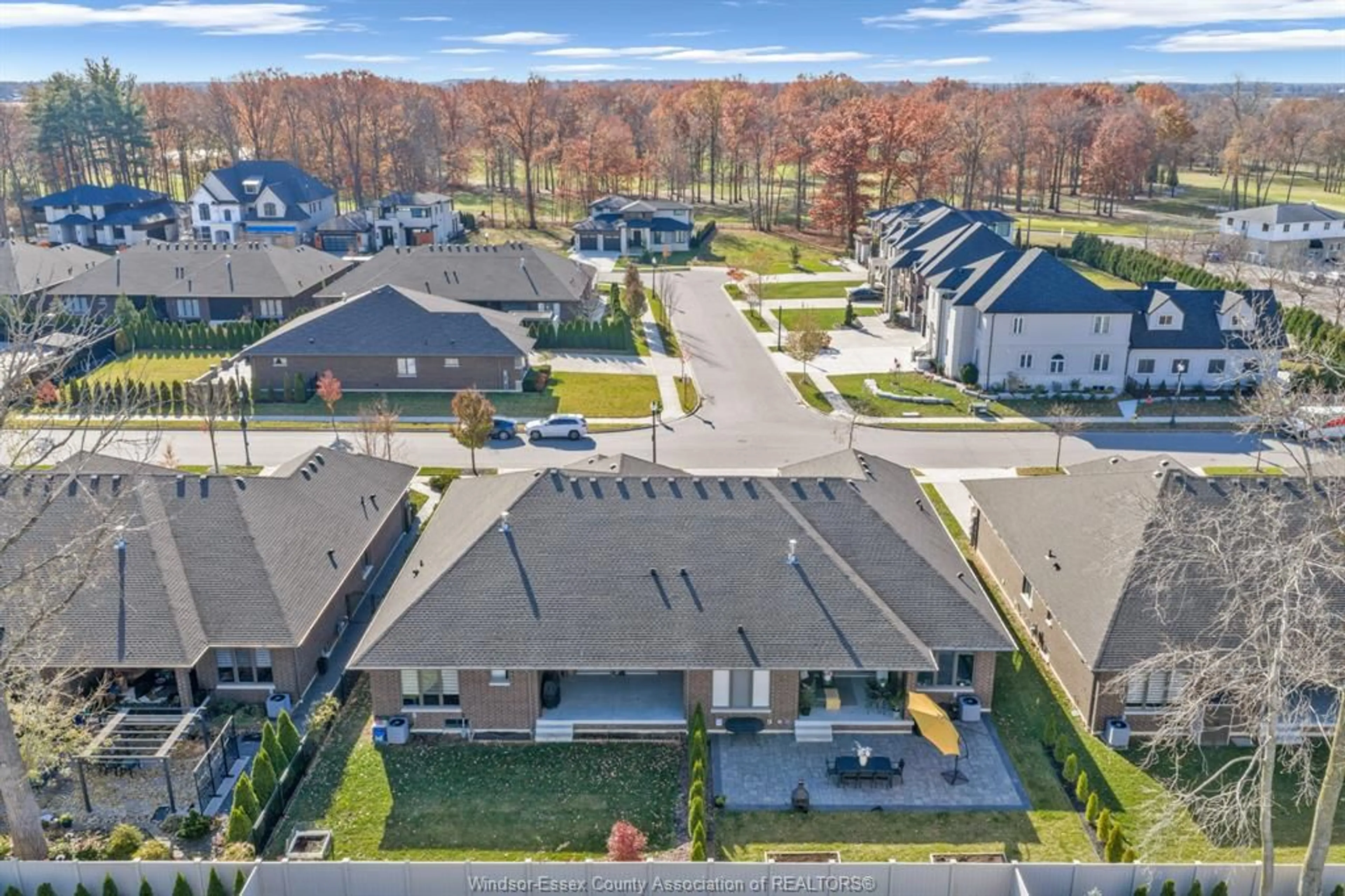 A pic from outside/outdoor area/front of a property/back of a property/a pic from drone, street for 3639 SEVEN LAKES Dr, LaSalle Ontario N9H 0E5