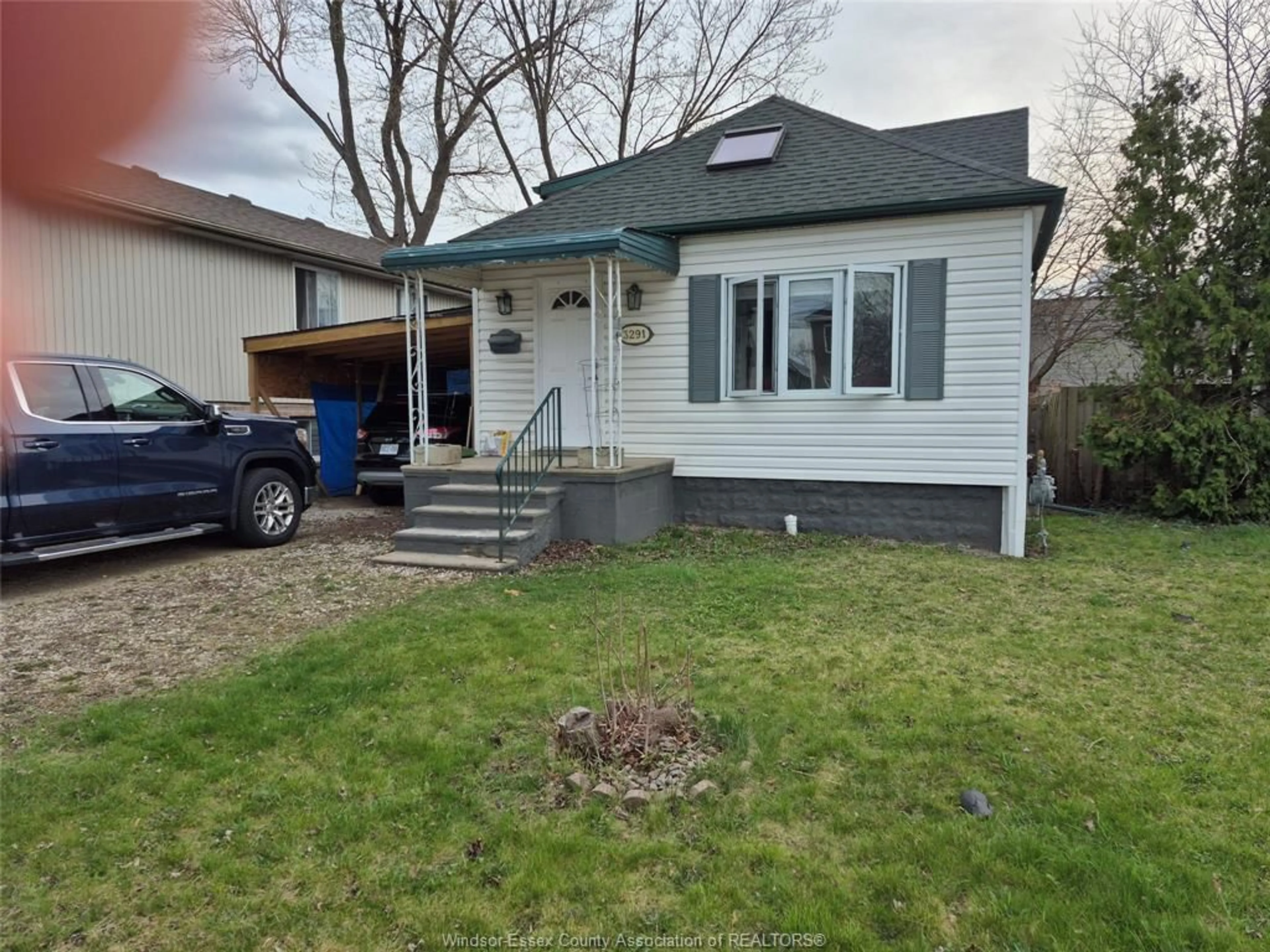 Home with vinyl exterior material, street for 3291 RIBERDY, Windsor Ontario N8W 3V1