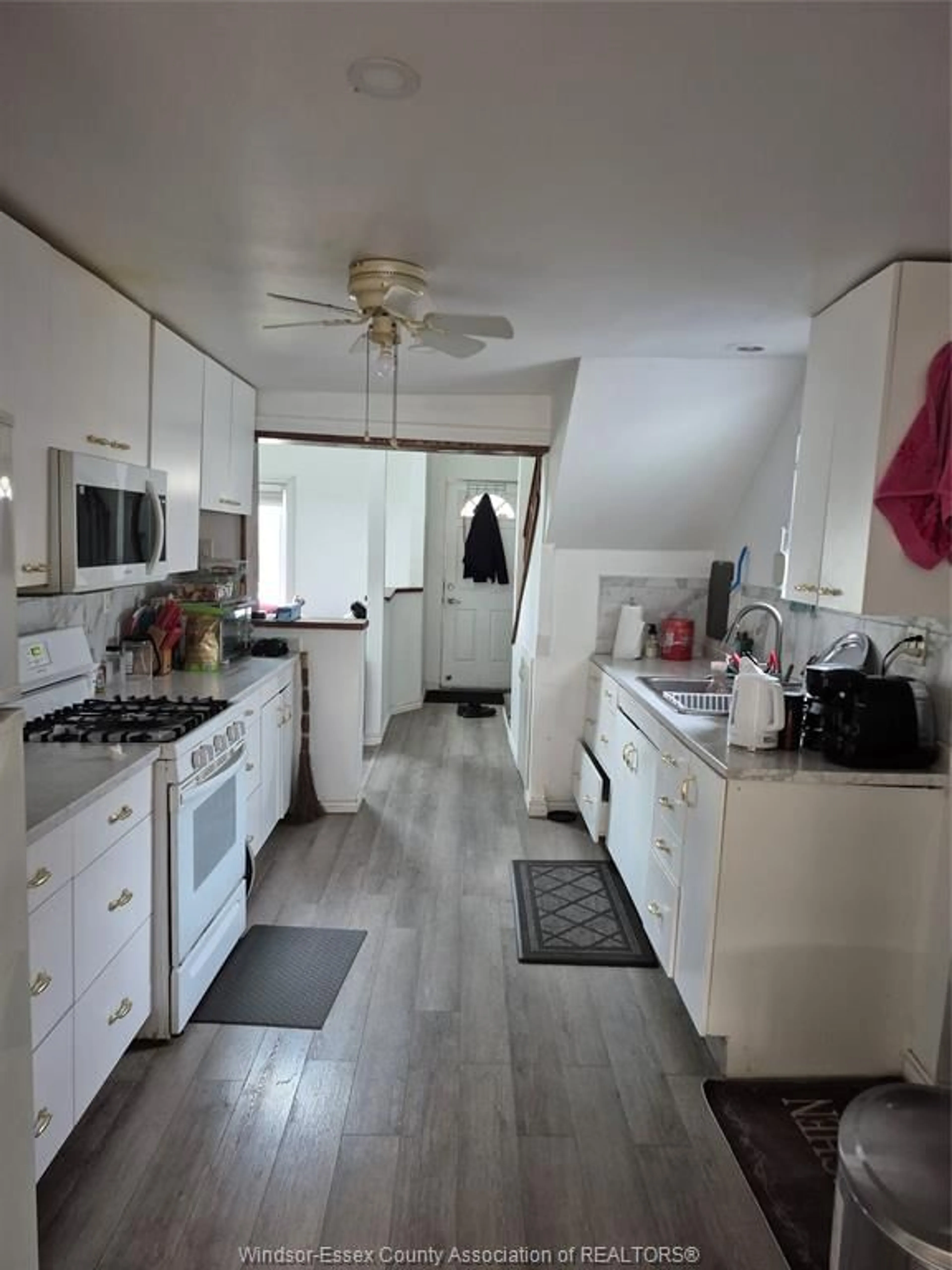 Open concept kitchen, unknown for 3291 RIBERDY, Windsor Ontario N8W 3V1