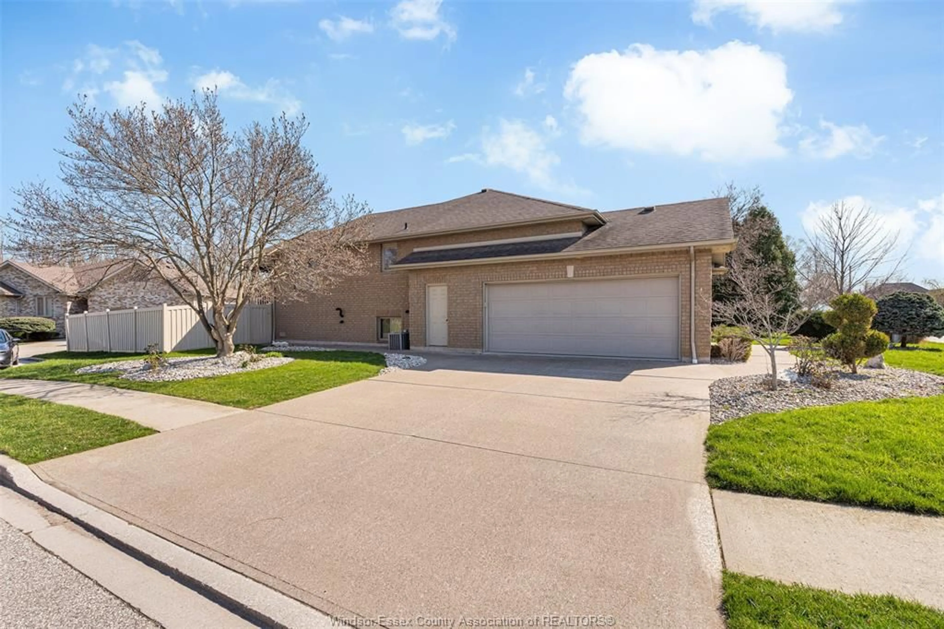 Unknown for 1499 POPE St, LaSalle Ontario N9J 3R8