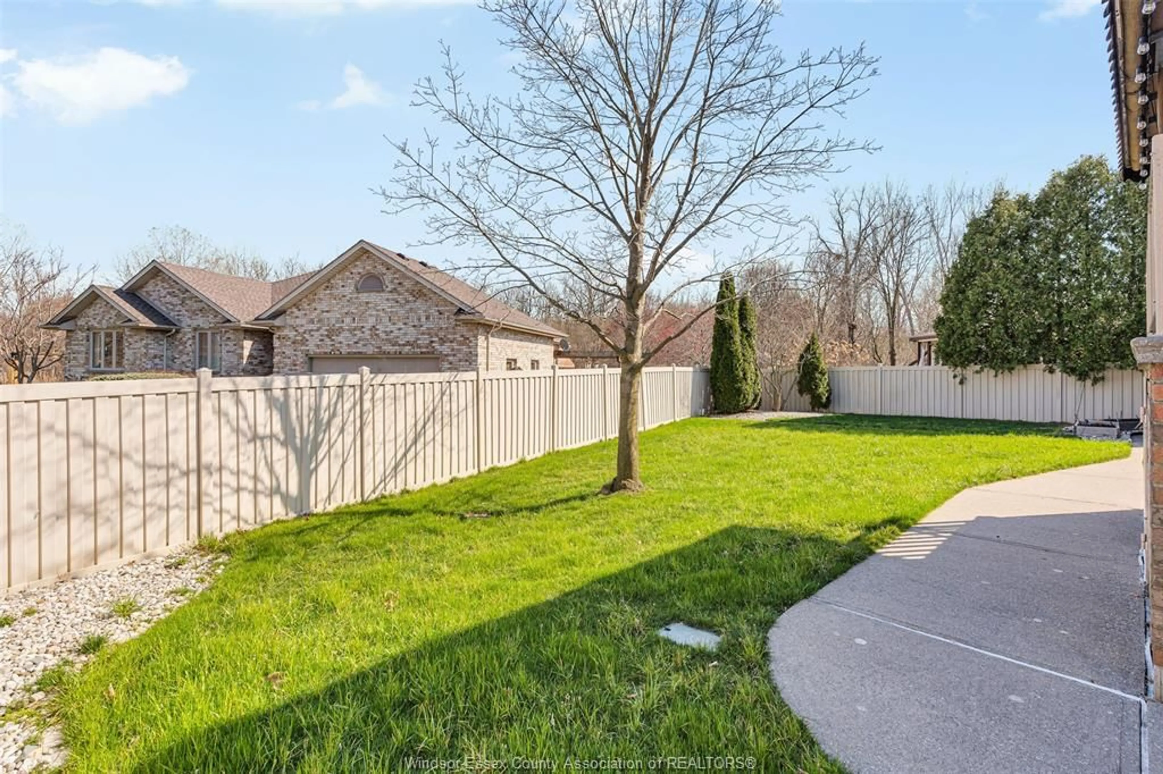 A pic from outside/outdoor area/front of a property/back of a property/a pic from drone, street for 1499 POPE St, LaSalle Ontario N9J 3R8