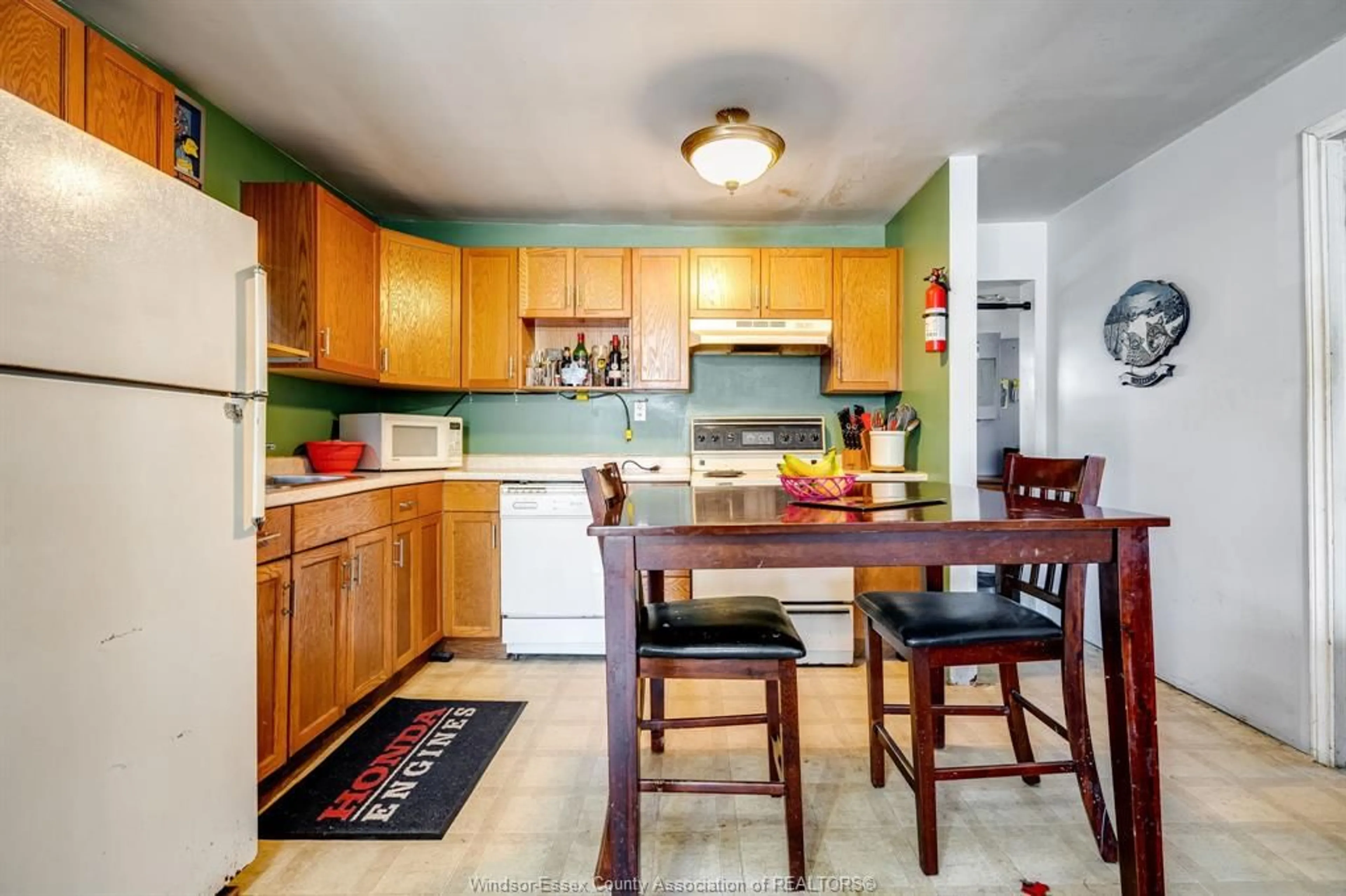 Standard kitchen, unknown for 1044 Birch Ave, Kingsville Ontario N9Y 3V1