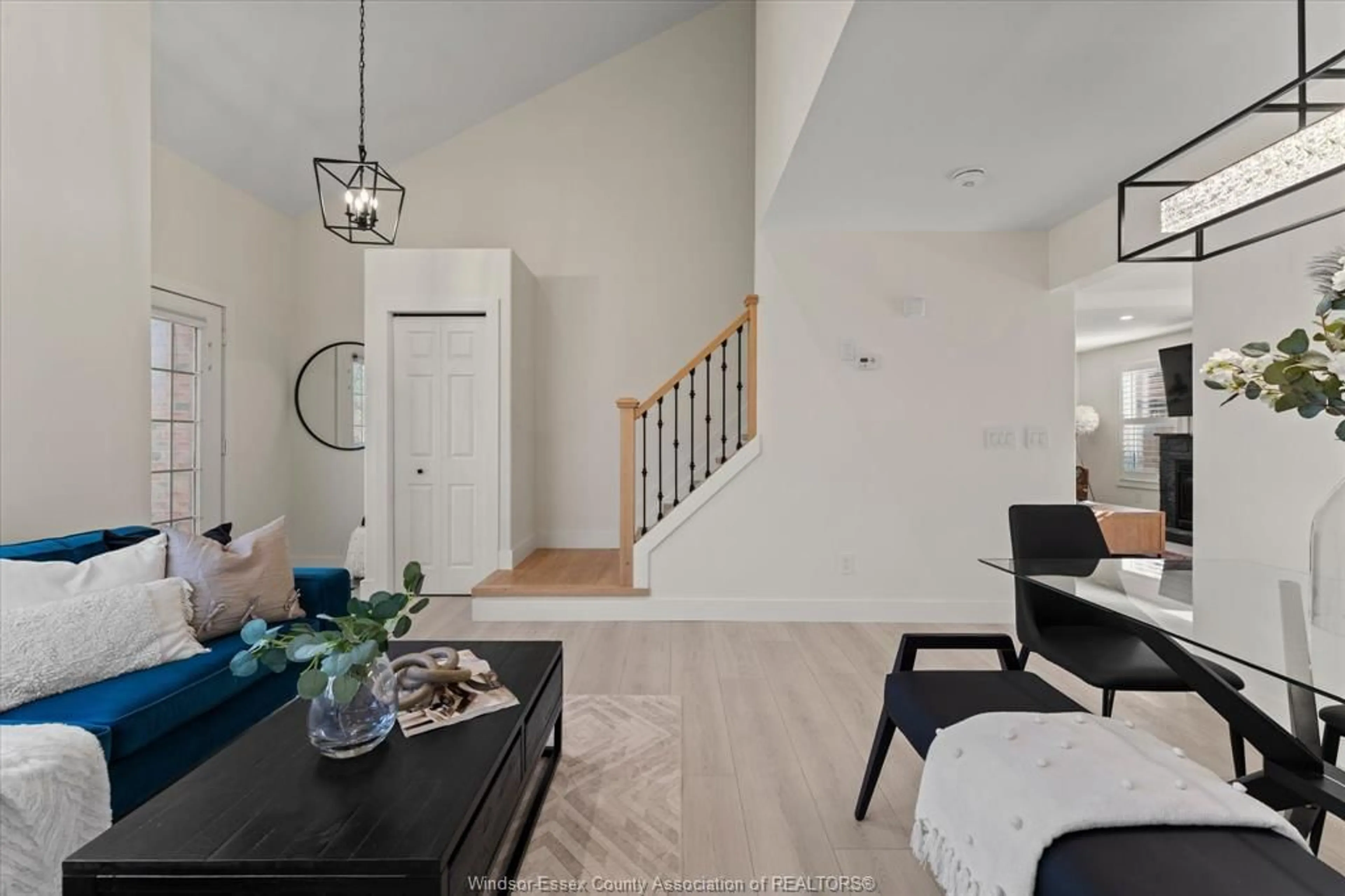 Indoor entryway for 2190 ROCKPORT St, Windsor Ontario N9G 3A5