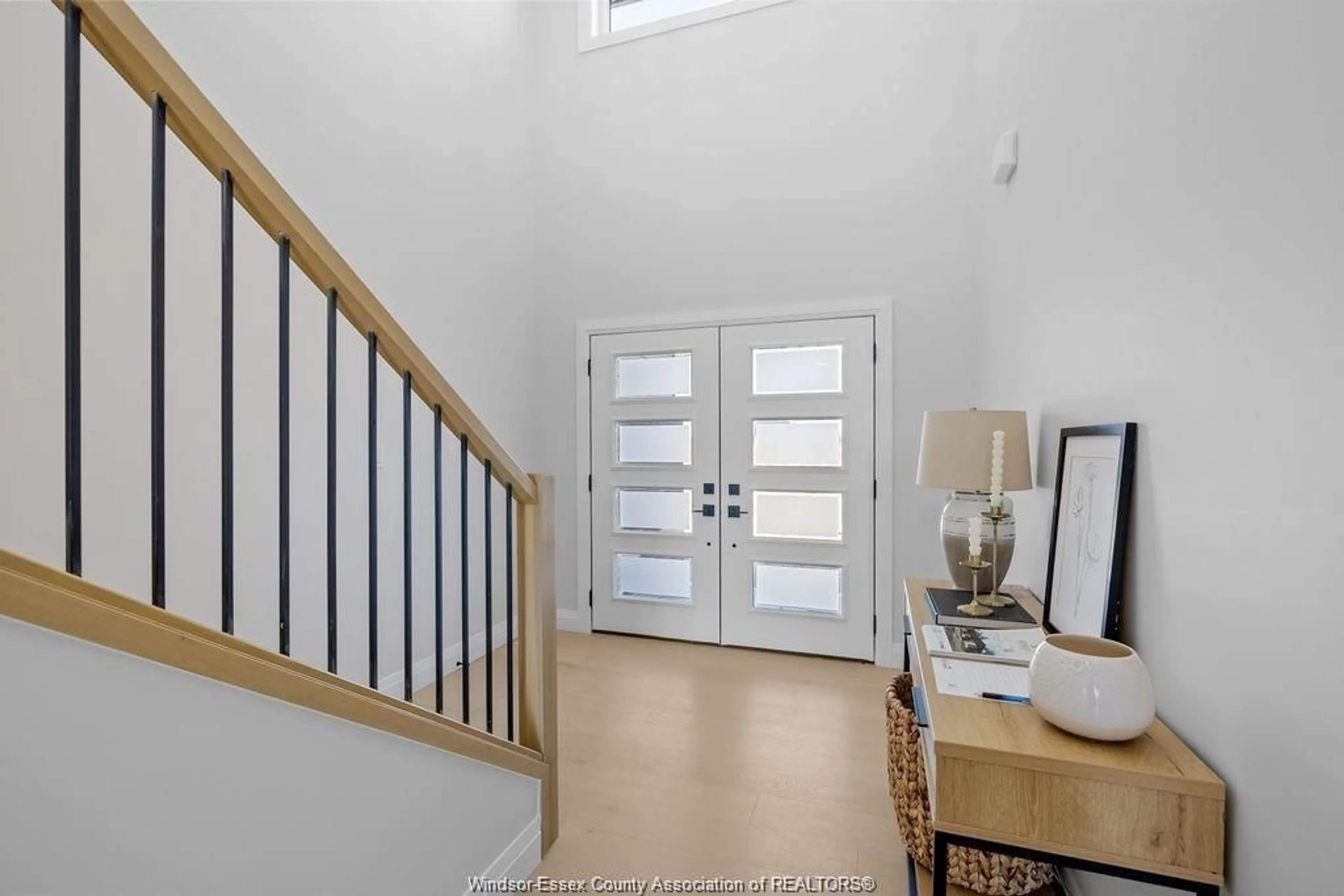 Indoor entryway for 8032 MEO Blvd, LaSalle Ontario N9H 1H3