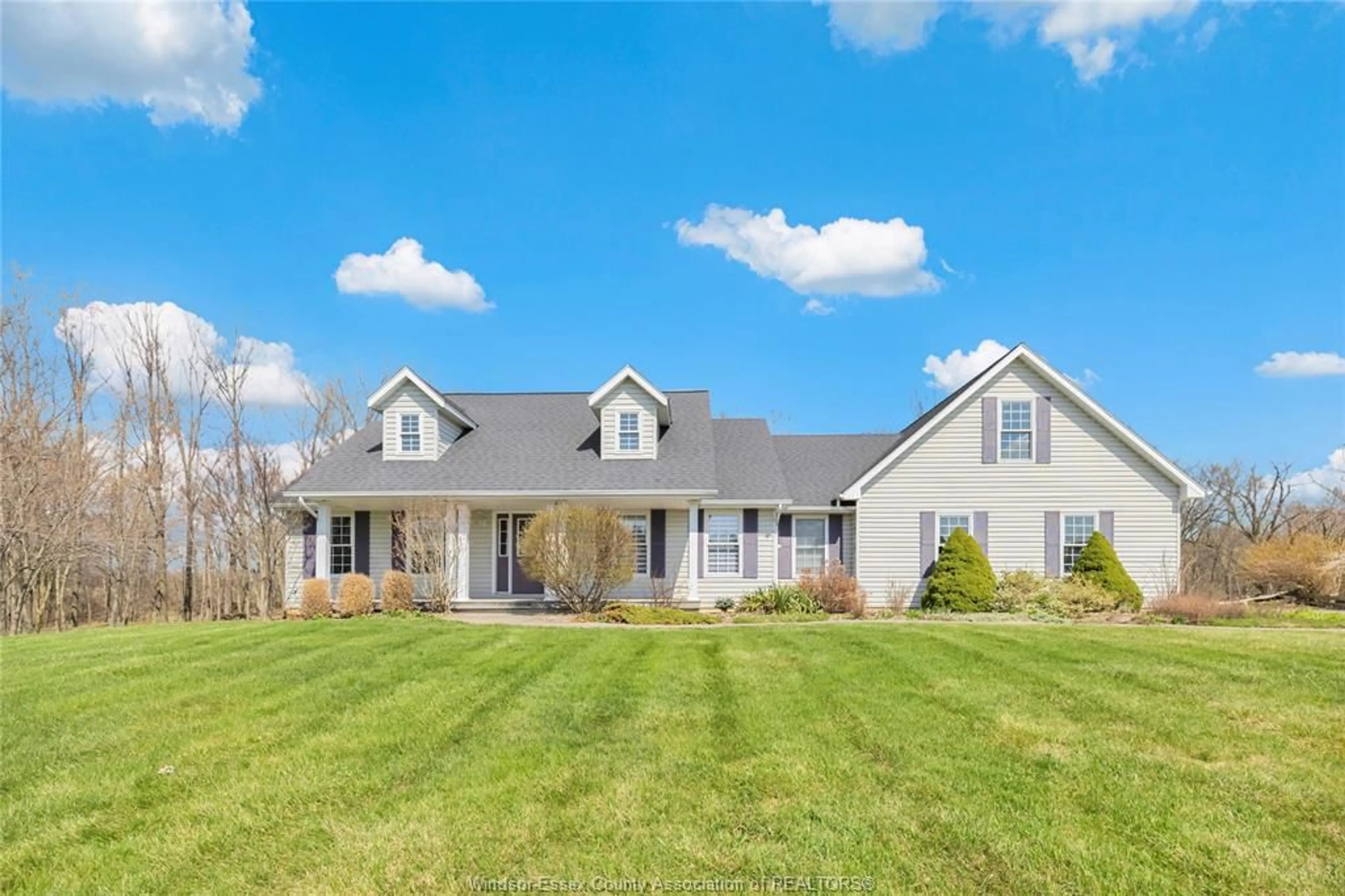 Home with vinyl exterior material, unknown for 1201 GESTO Sideroad, Essex Ontario N8M 2X6