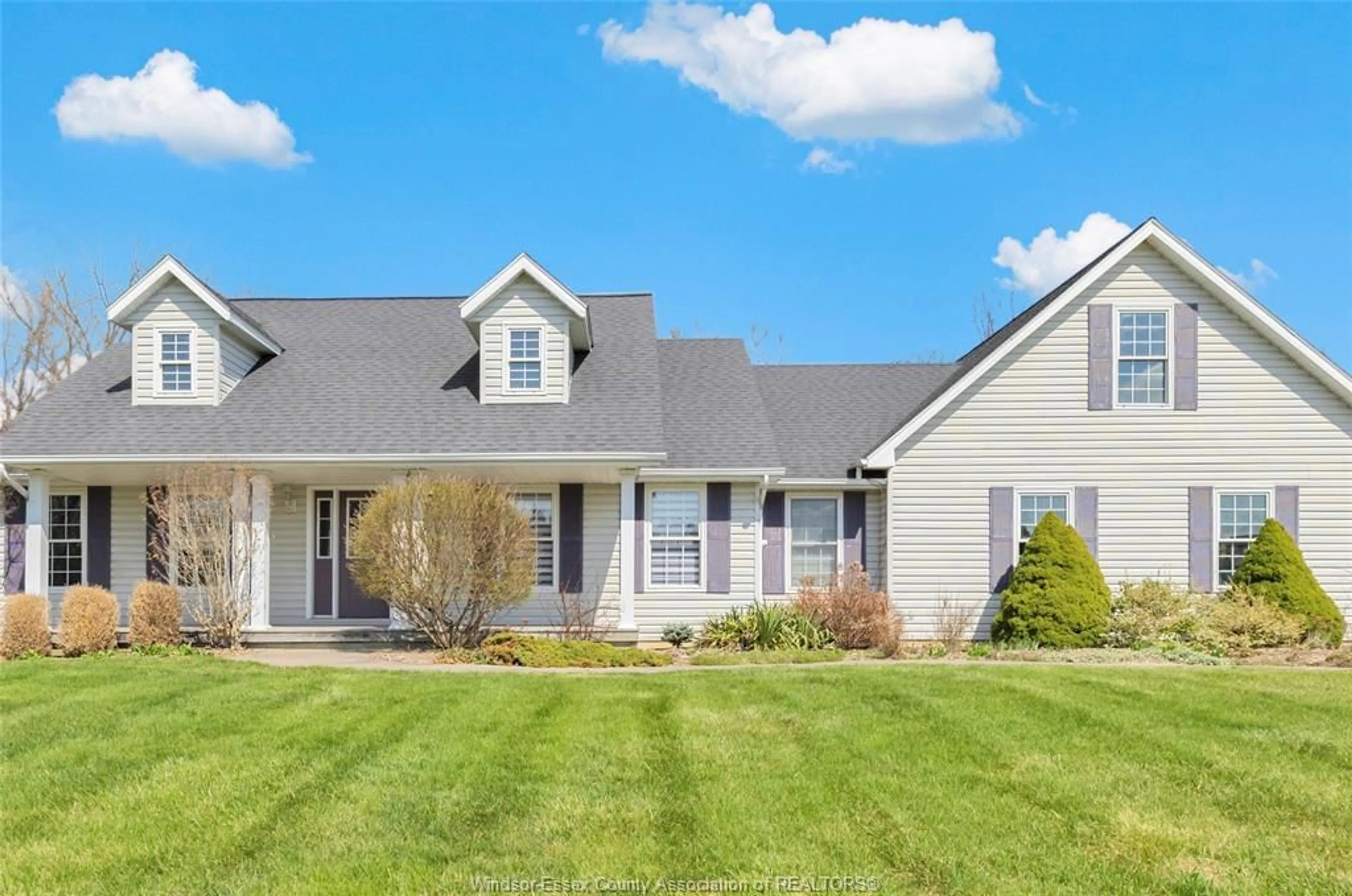 Home with vinyl exterior material, unknown for 1201 GESTO Sideroad, Essex Ontario N8M 2X6