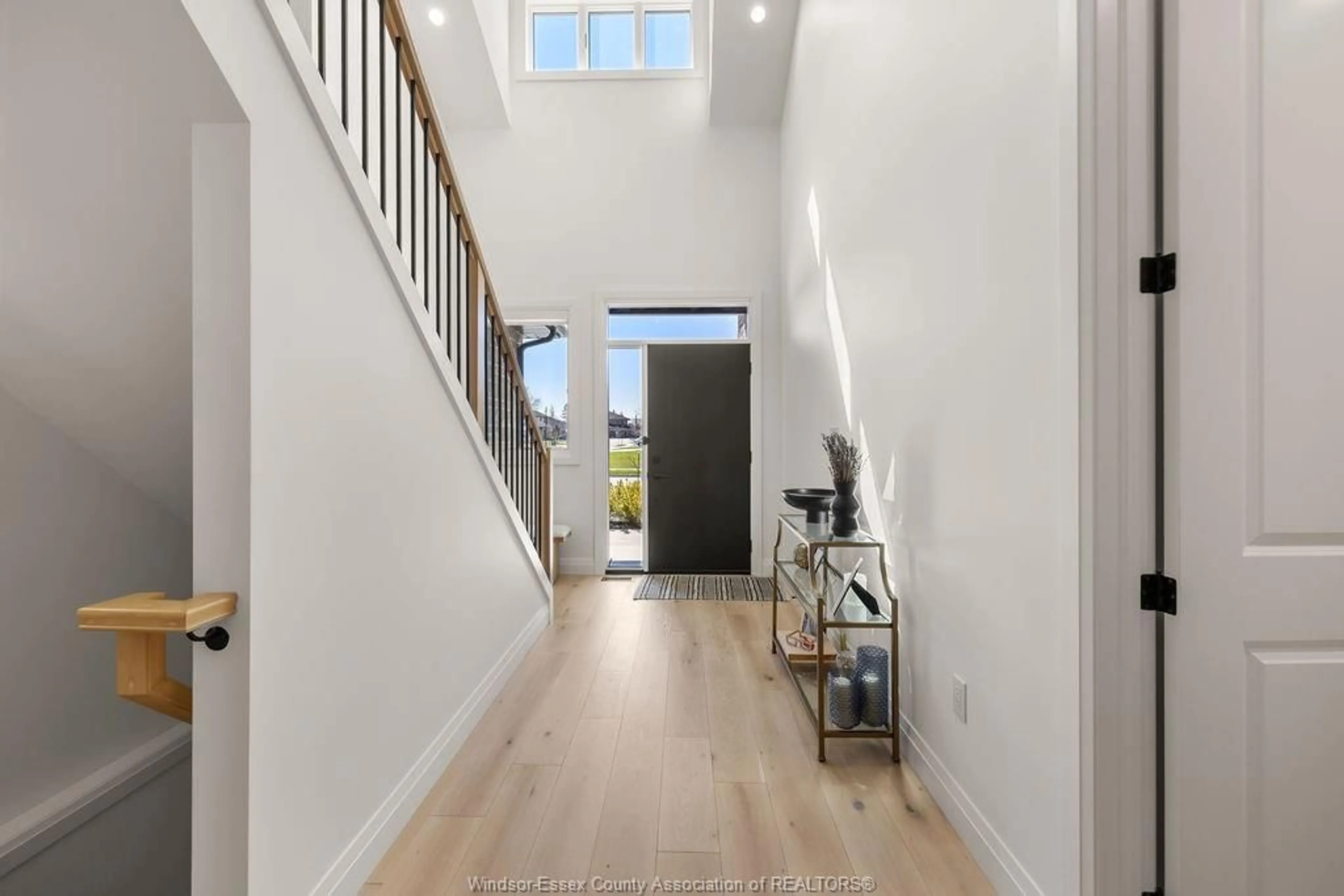 Indoor entryway for 324 JORDAN Lane, Lakeshore Ontario N8N 0J3