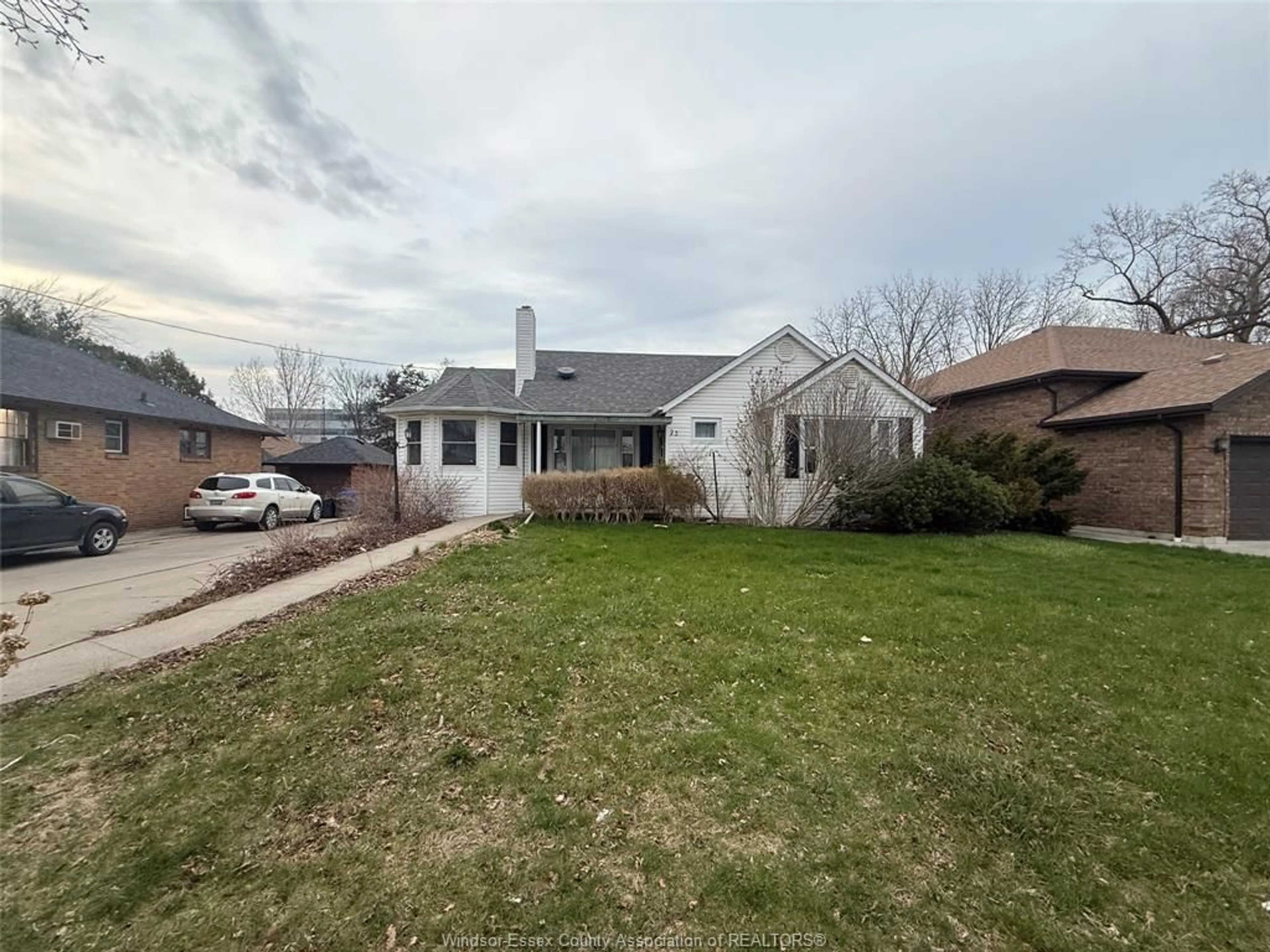 A pic from outside/outdoor area/front of a property/back of a property/a pic from drone, street for 23 MARLBOROUGH St, Leamington Ontario N8H 1W5
