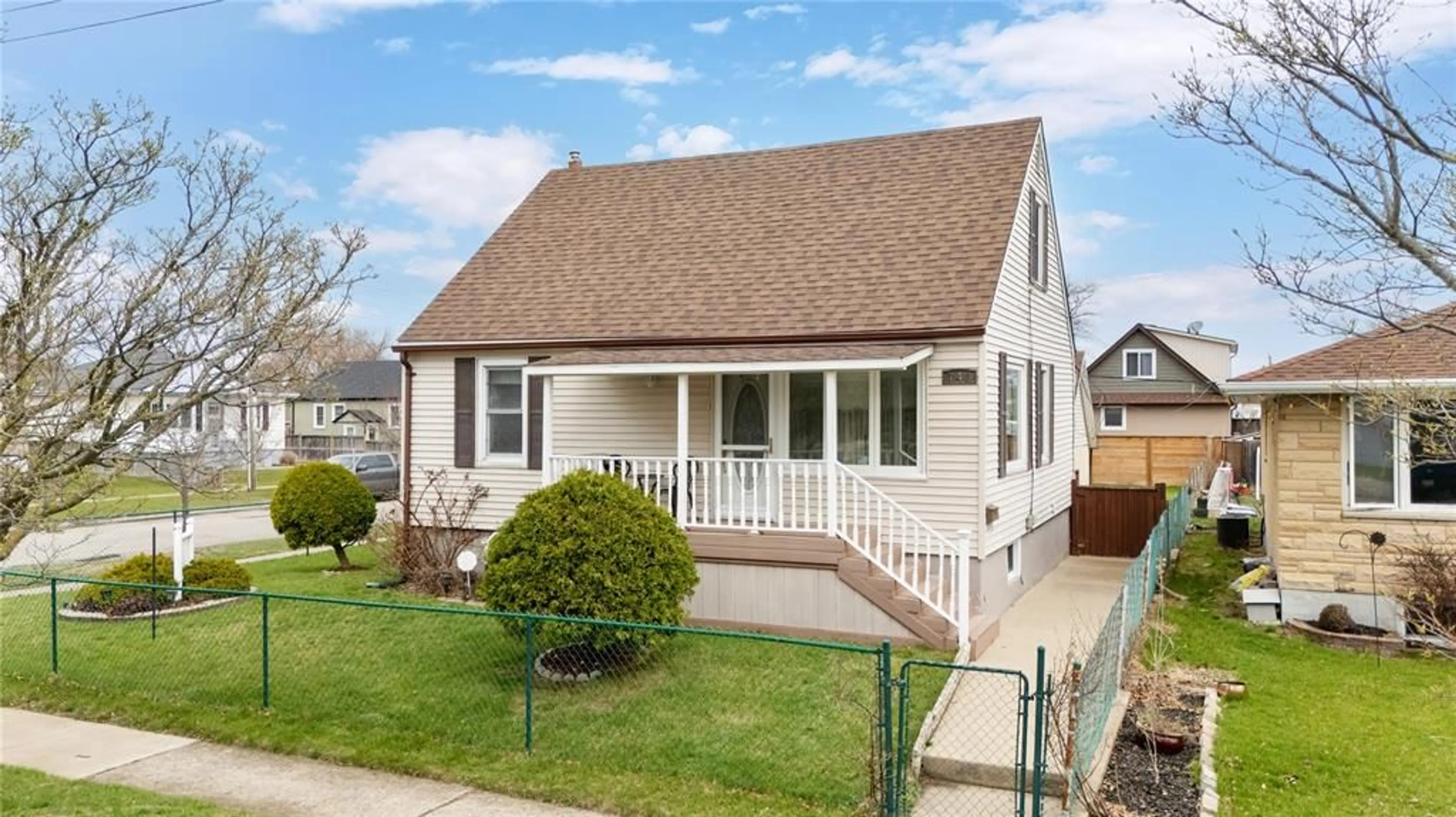 Home with vinyl exterior material, street for 748 Alexander St, Sarnia Ontario N7T 5G8