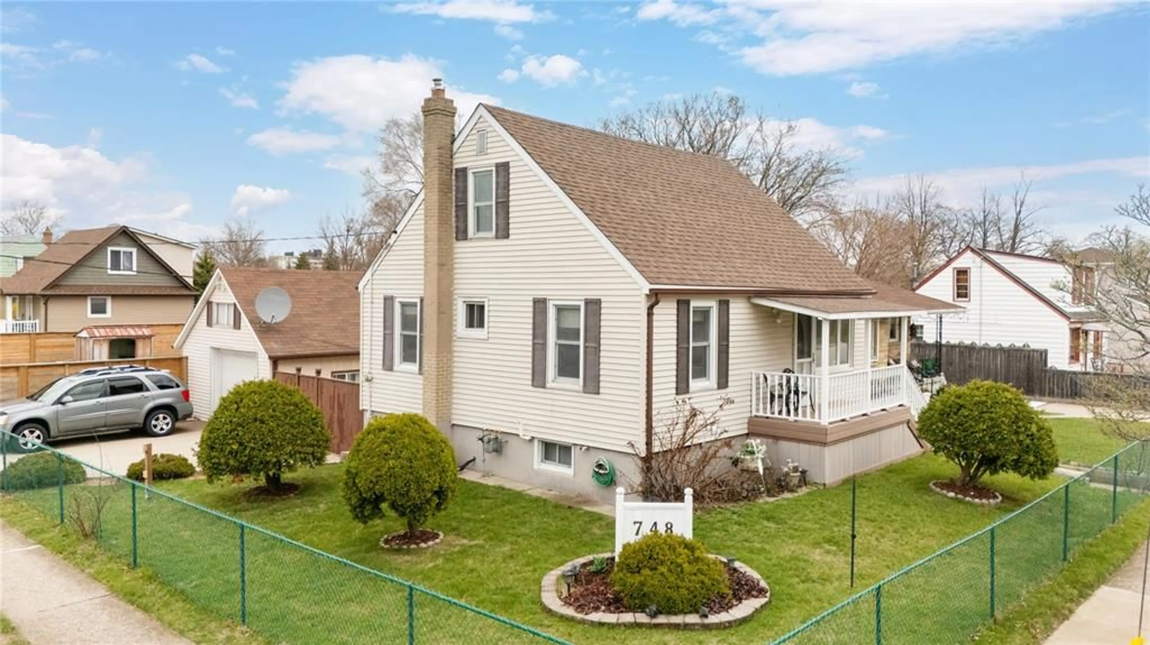 Home with vinyl exterior material, street for 748 Alexander St, Sarnia Ontario N7T 5G8