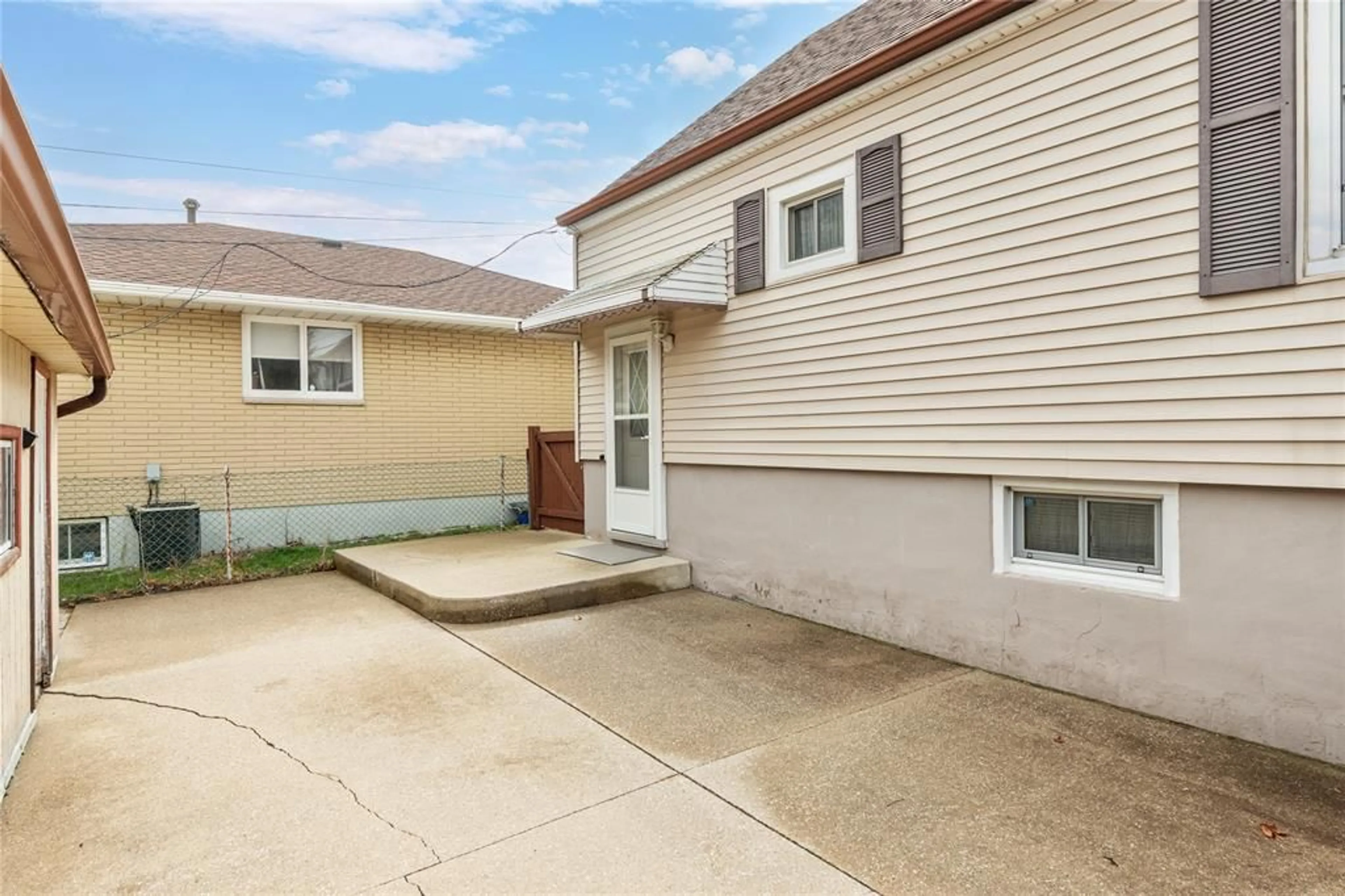 Patio, street for 748 Alexander St, Sarnia Ontario N7T 5G8