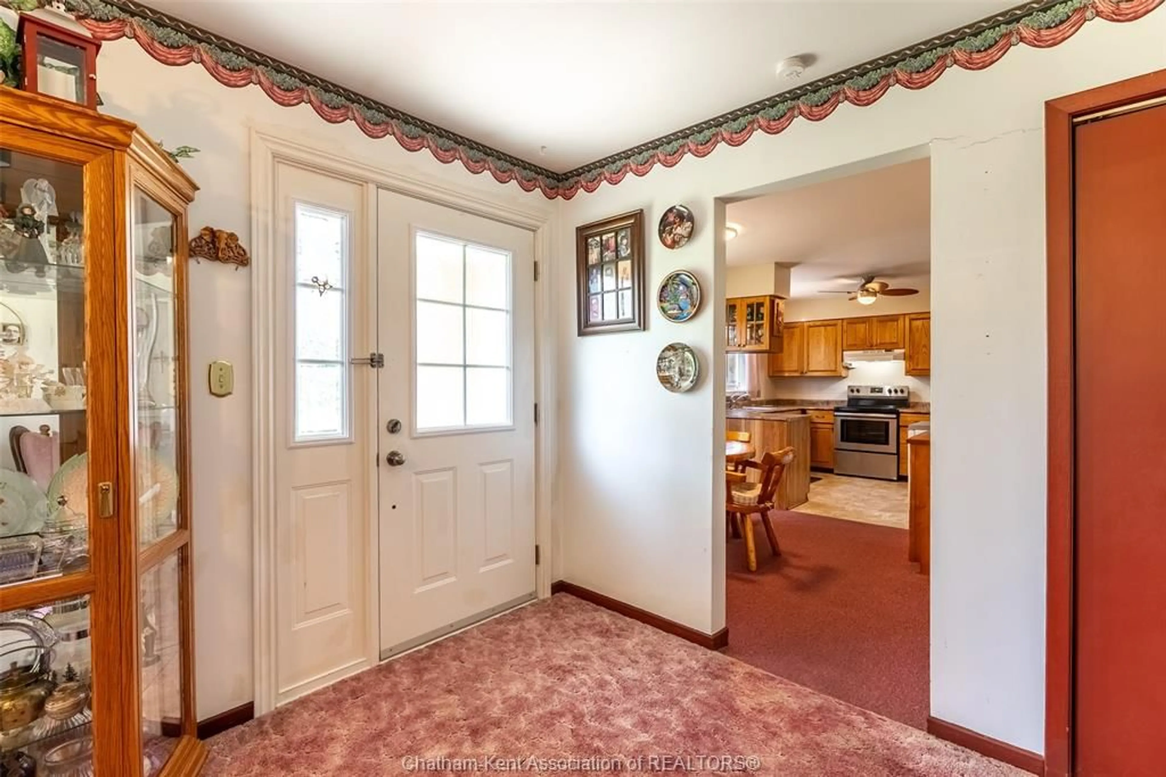 Indoor entryway for 32 Nichols Dr, Blenheim Ontario N0P 1A0