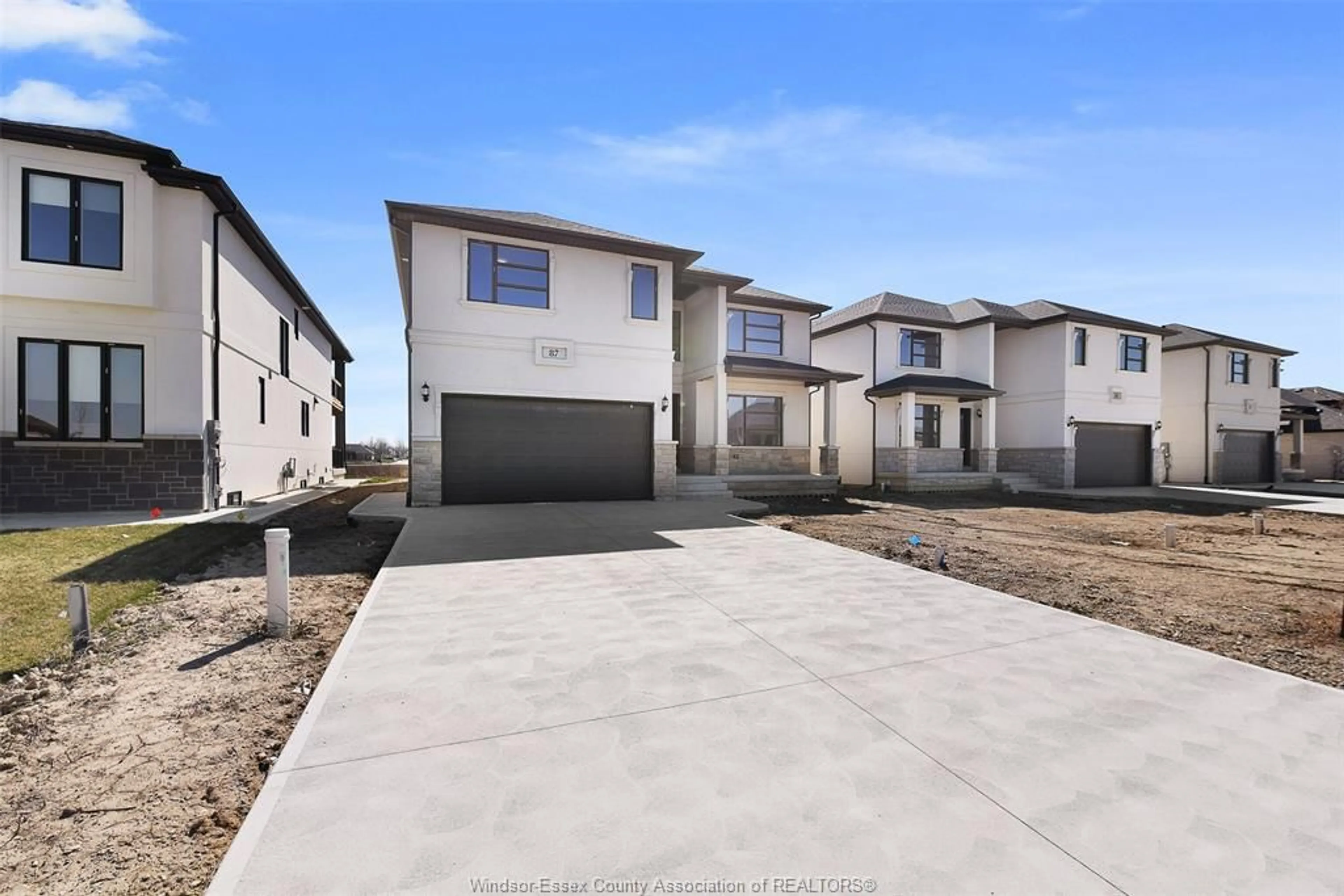 A pic from outside/outdoor area/front of a property/back of a property/a pic from drone, street for 85 KINGSBRIDGE, Amherstburg Ontario N9V 0G8