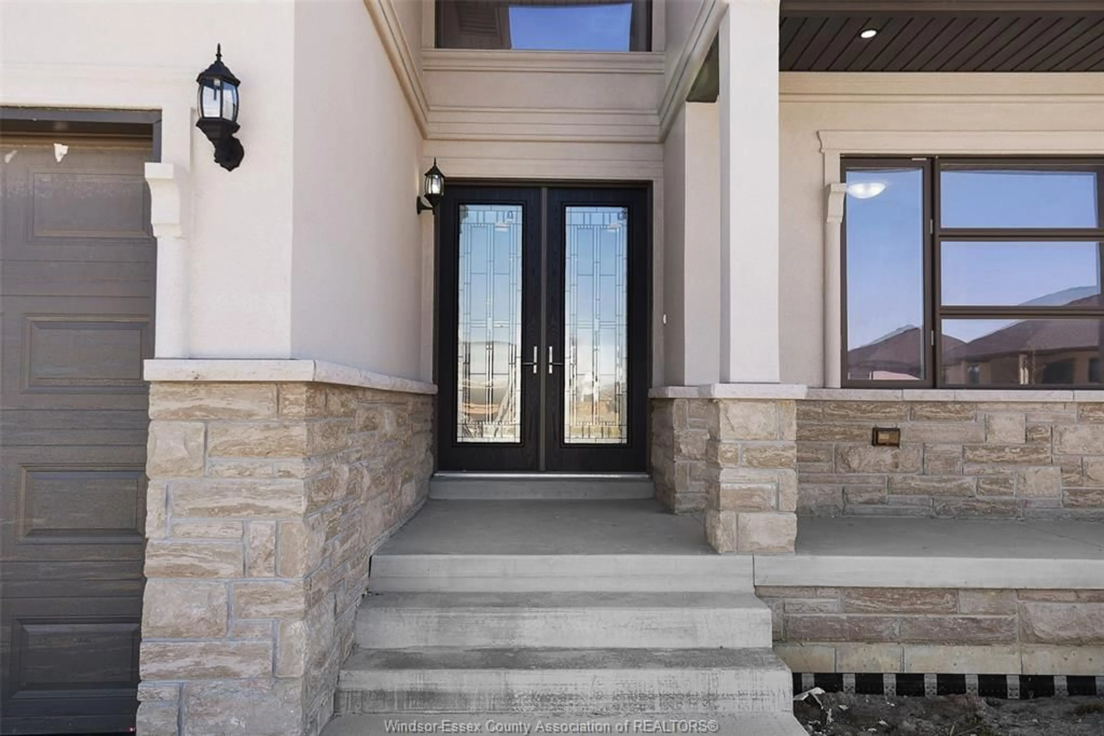 Indoor entryway for 85 KINGSBRIDGE, Amherstburg Ontario N9V 0G8