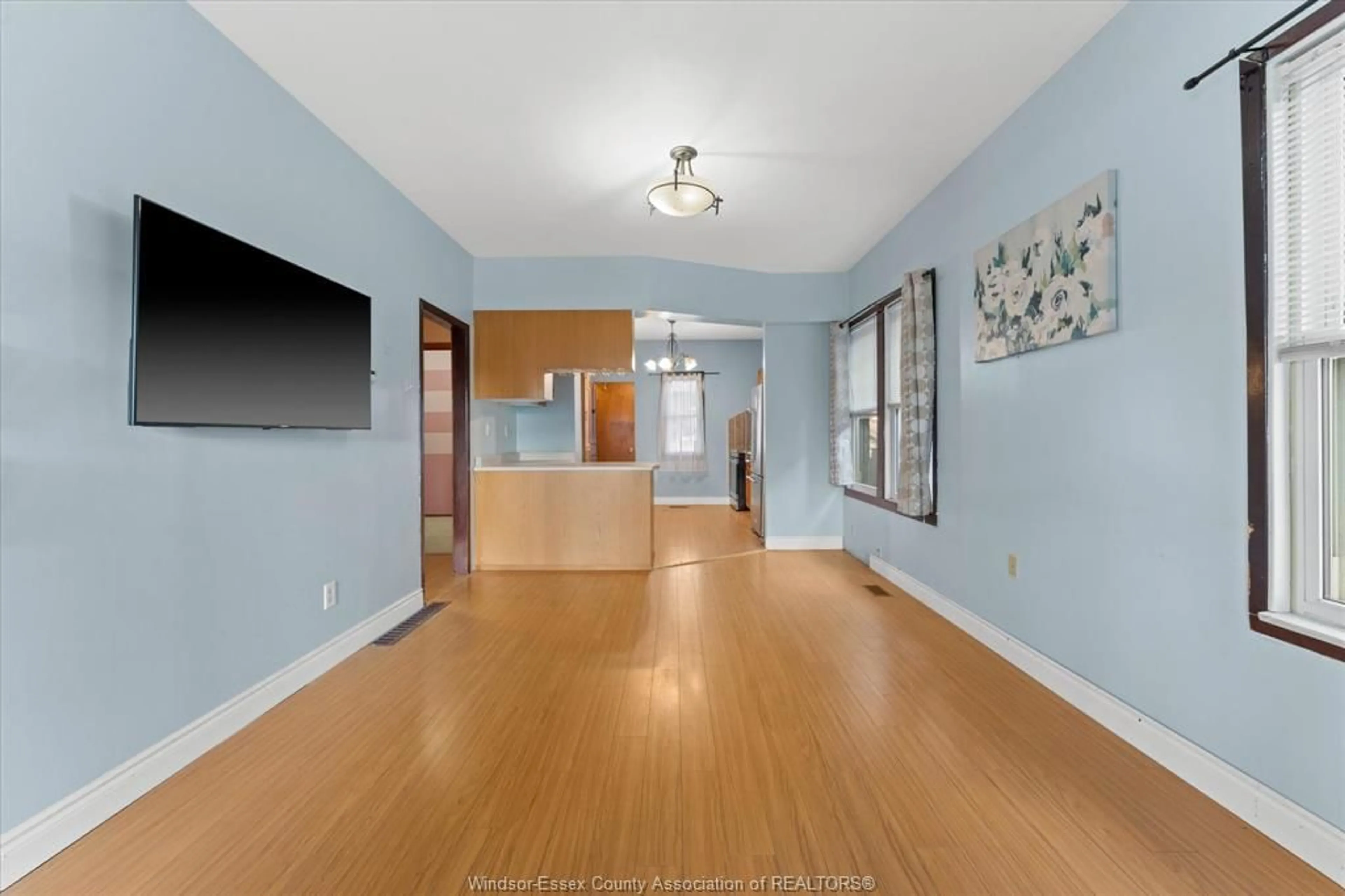 A pic of a room for 816 JANETTE, Windsor Ontario N9A 4Z9