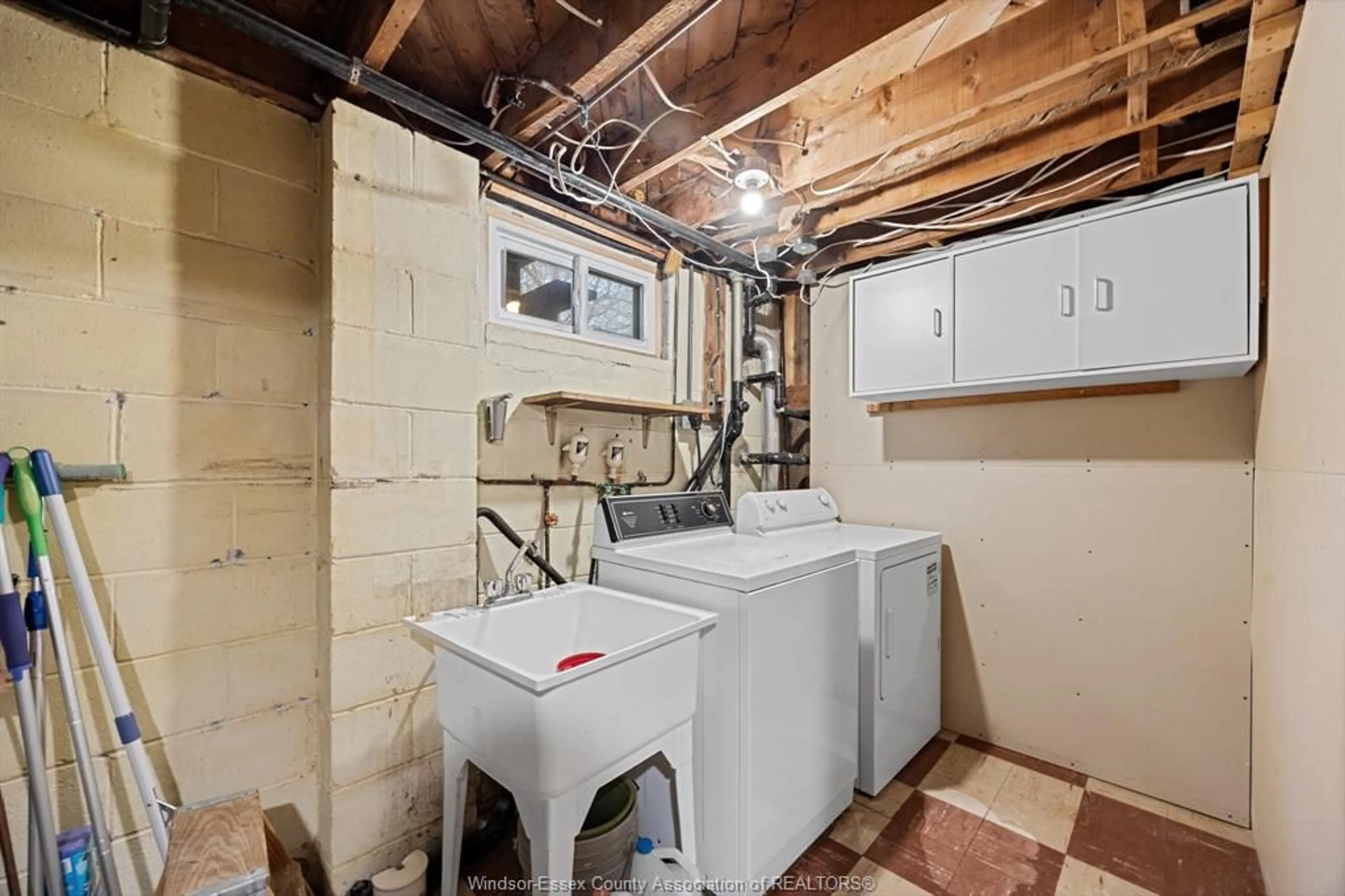 Laundry room for 4850 MONTGOMERY Dr, LaSalle Ontario N9H 1E8