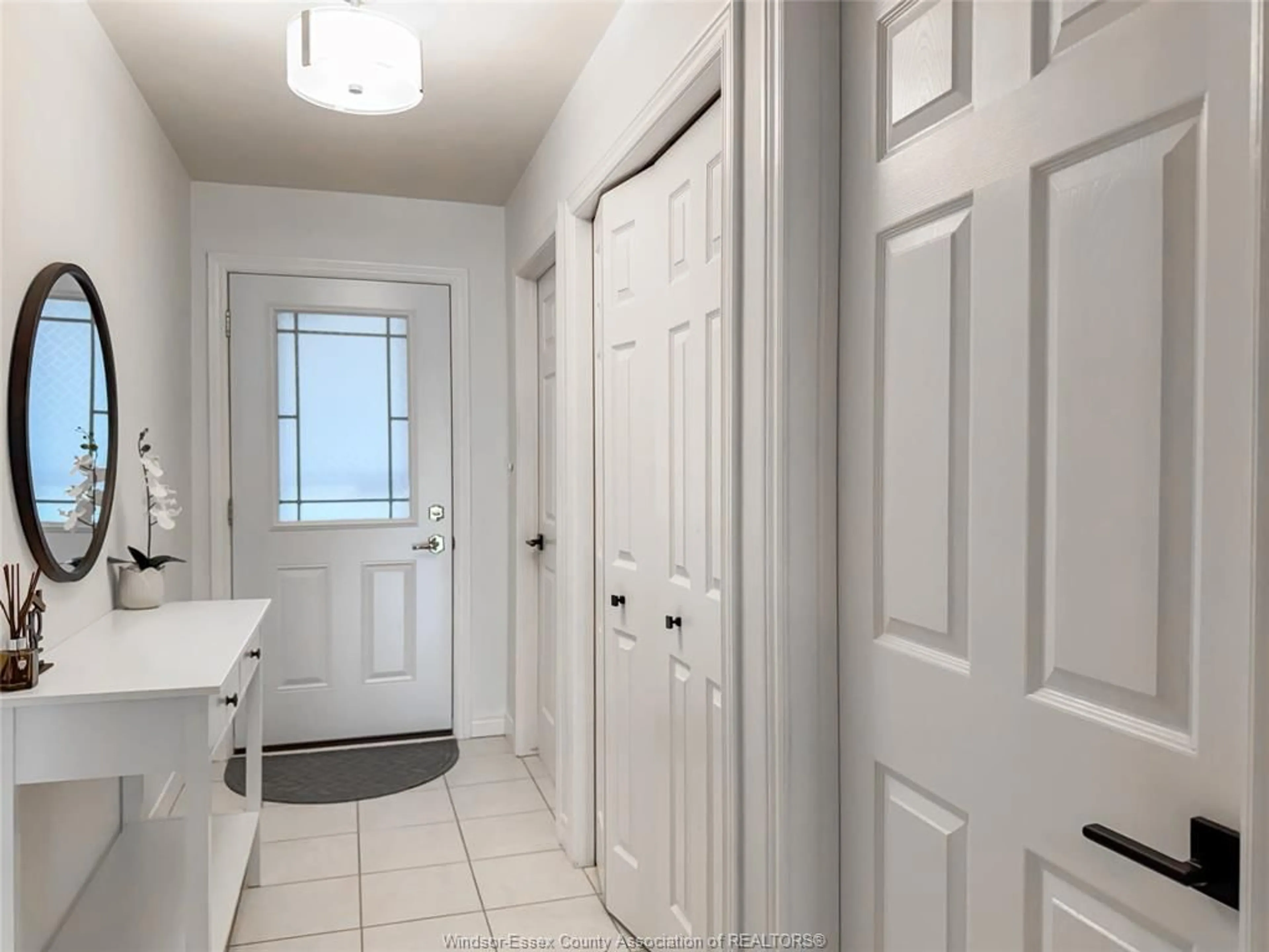 Indoor entryway for 1837 QUESTA Dr, Windsor Ontario N8P 1M5
