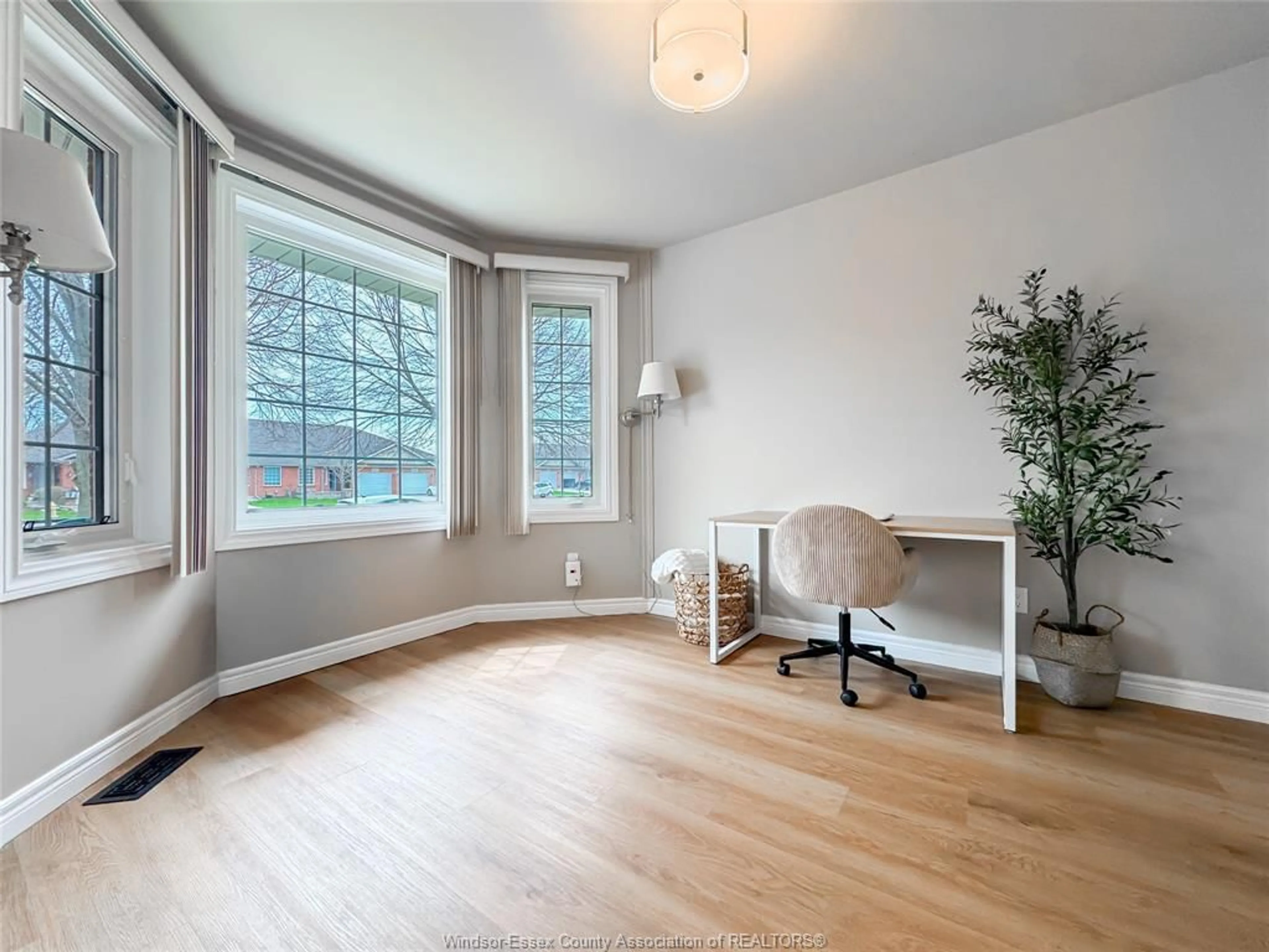 A pic of a room for 1837 QUESTA Dr, Windsor Ontario N8P 1M5