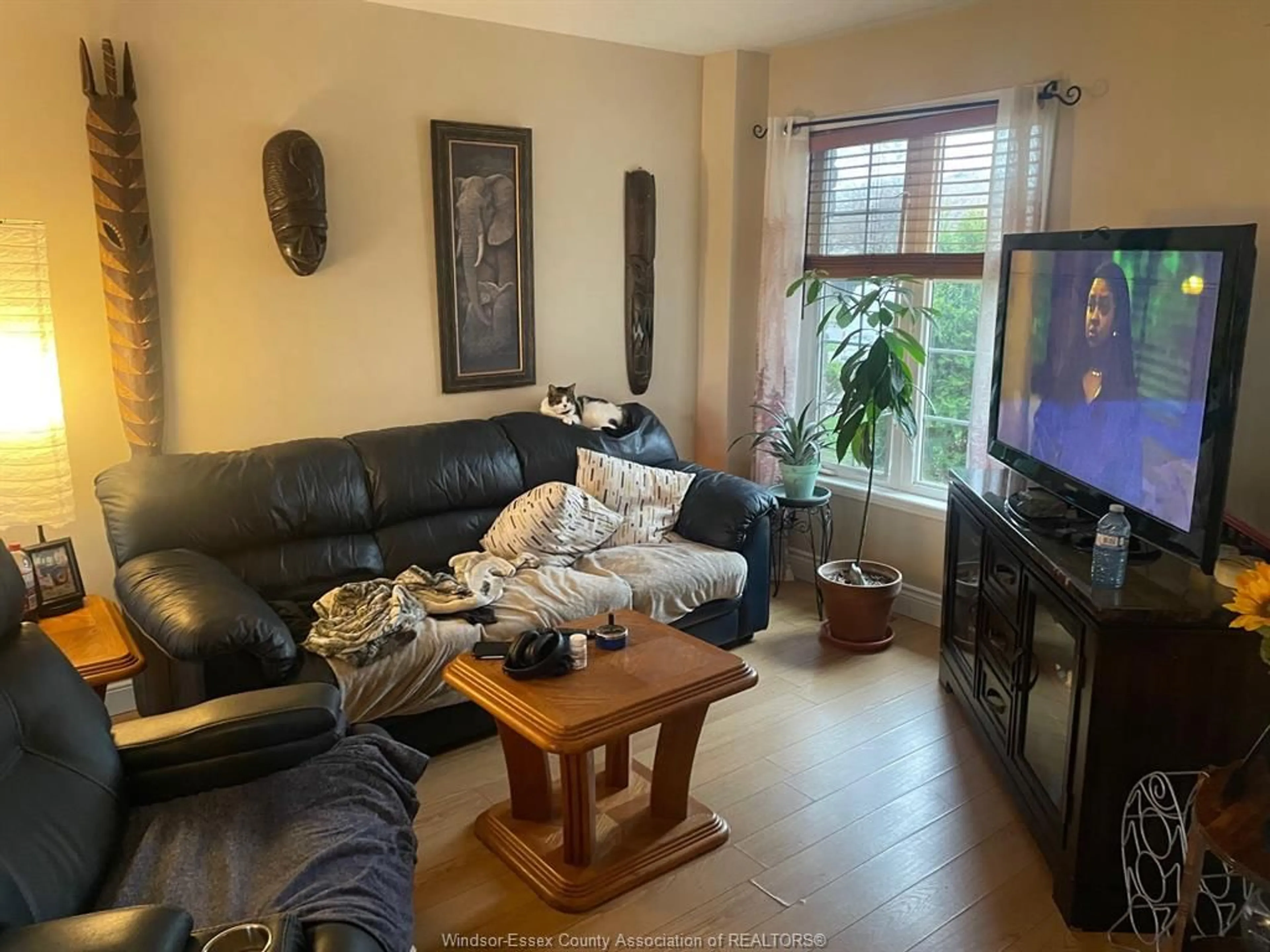 Living room with furniture, unknown for 1010 LEMONWOOD Cres, Windsor Ontario N9A 2R7