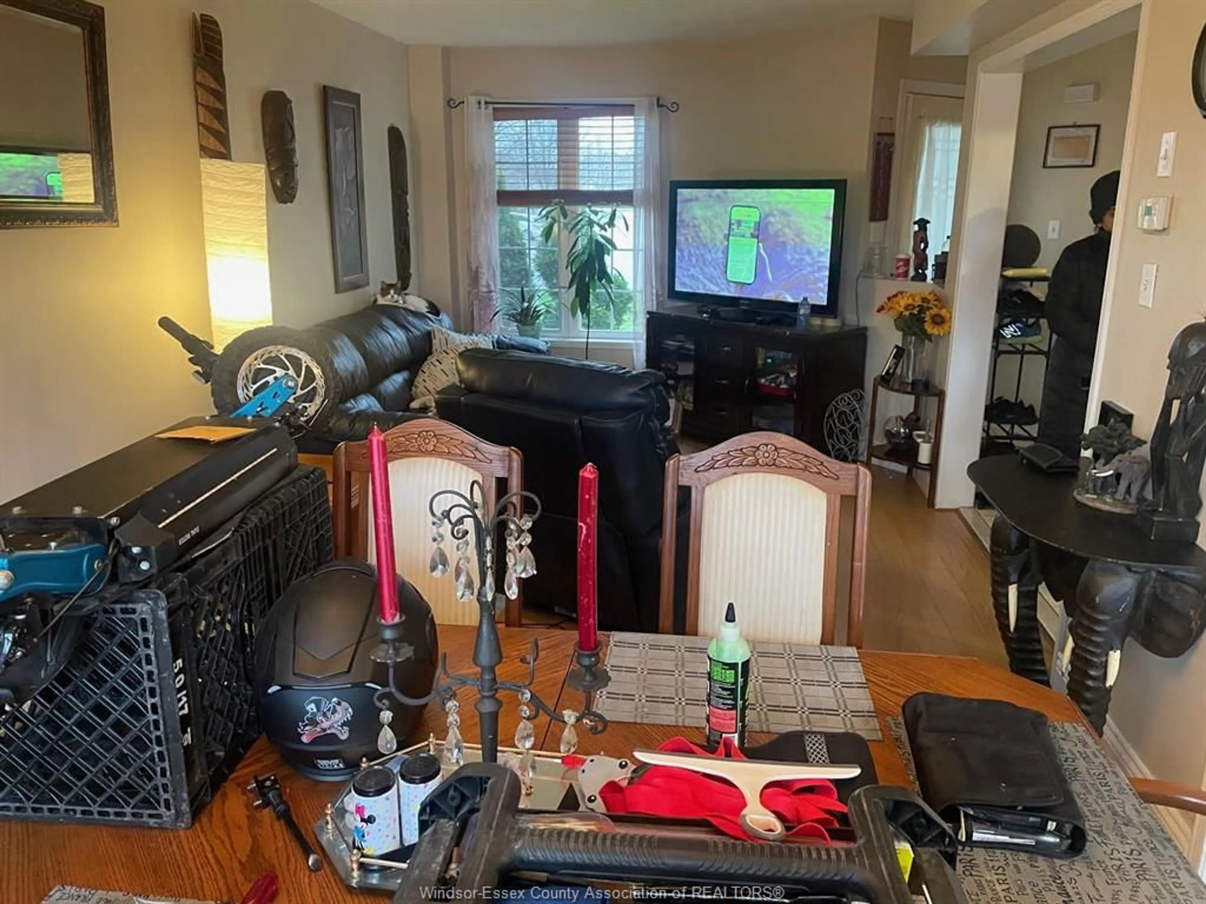 A pic of a room for 1010 LEMONWOOD Cres, Windsor Ontario N9A 2R7