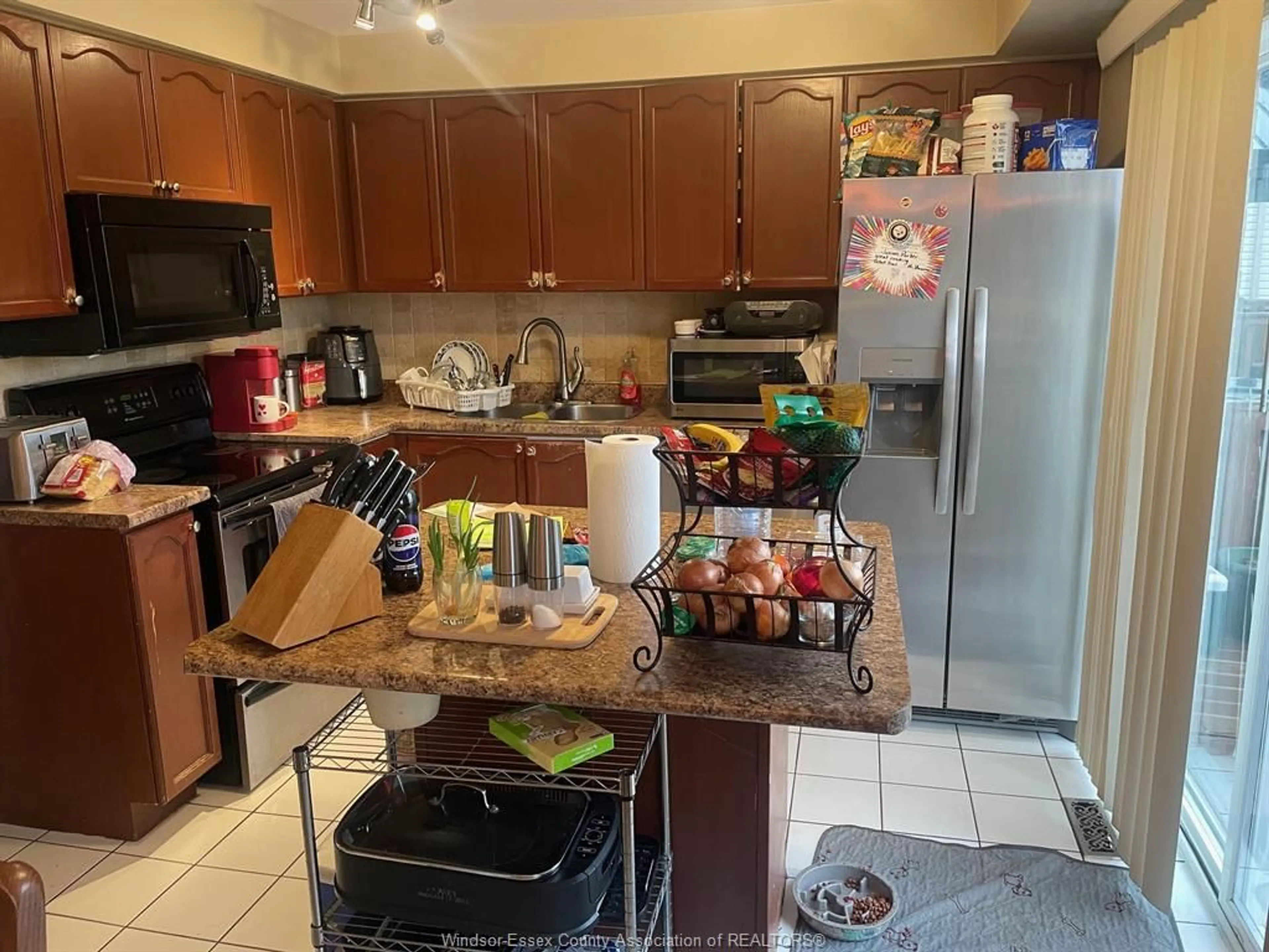 Standard kitchen, unknown for 1010 LEMONWOOD Cres, Windsor Ontario N9A 2R7