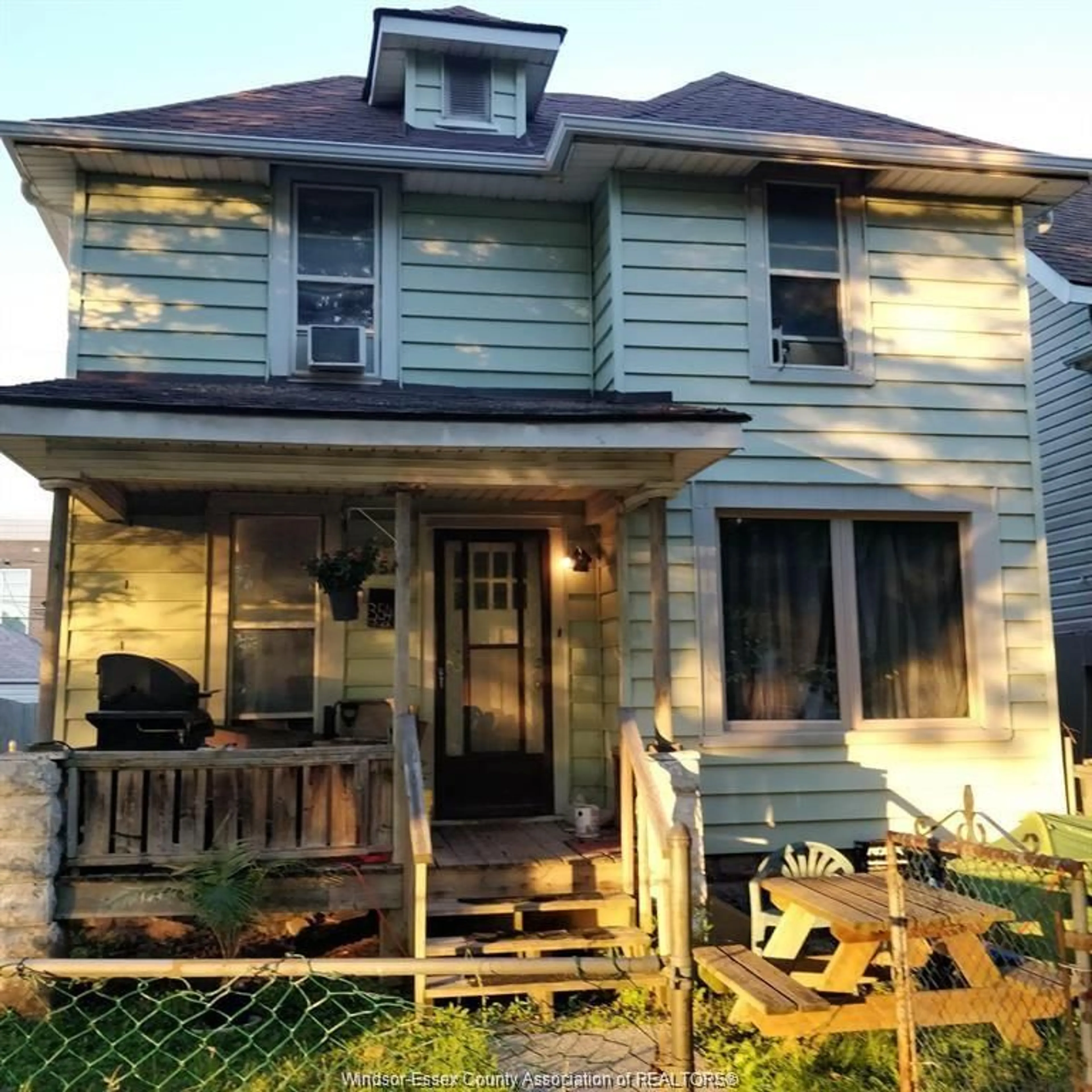 Home with vinyl exterior material, street for 354 BRUCE, Windsor Ontario N9A 4W5