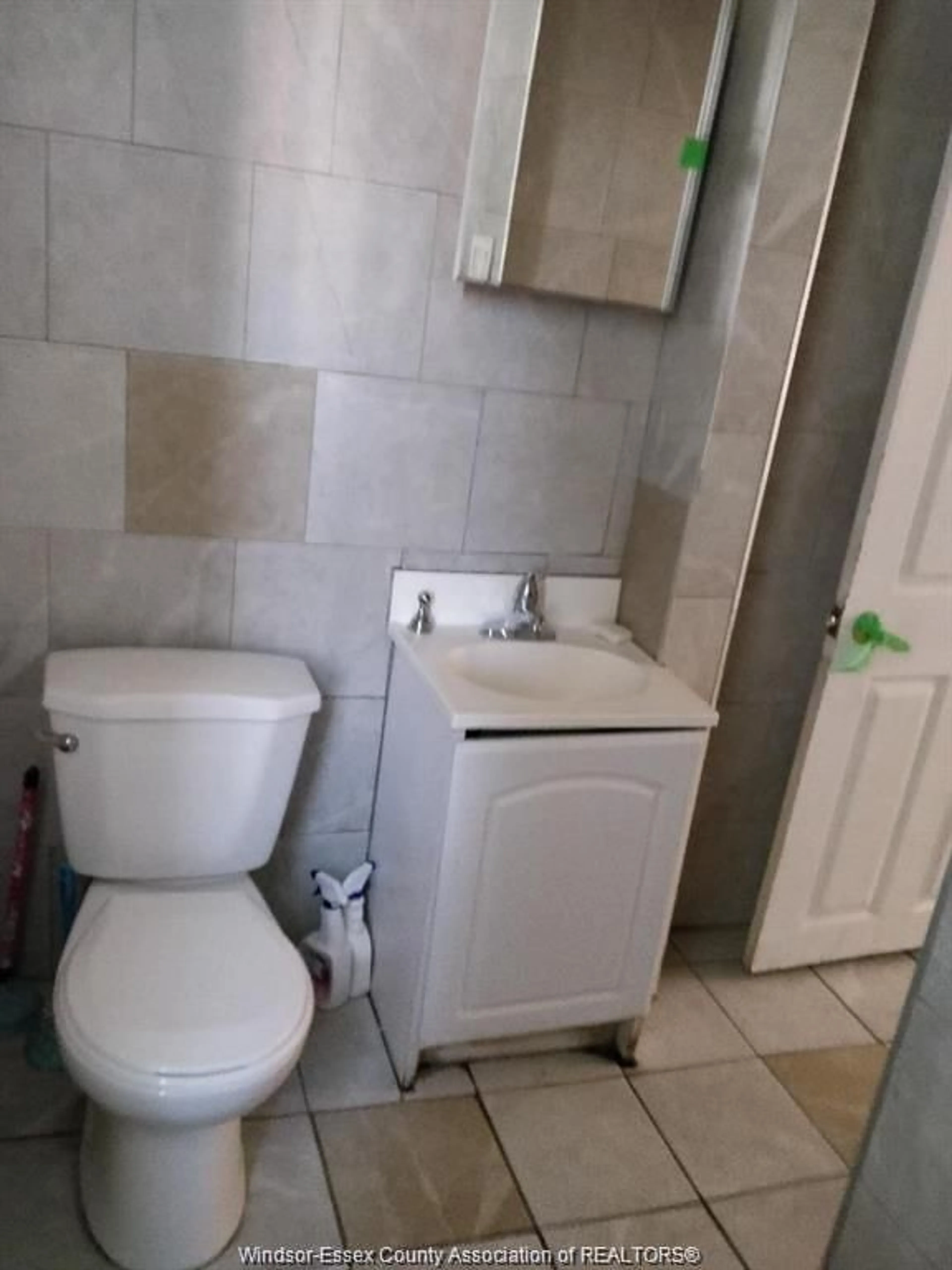 Standard bathroom, unknown for 354 BRUCE, Windsor Ontario N9A 4W5