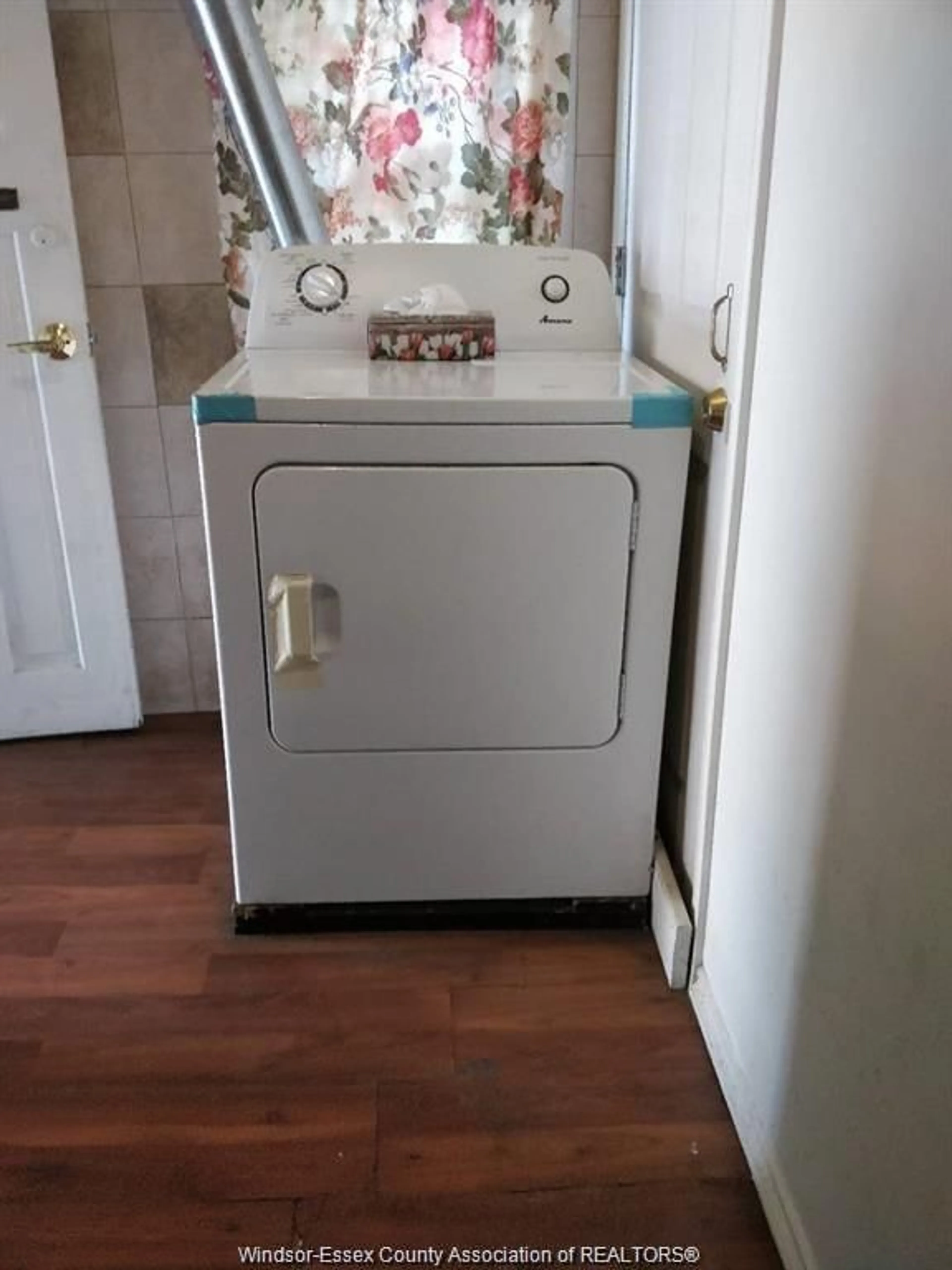 Laundry room for 354 BRUCE, Windsor Ontario N9A 4W5