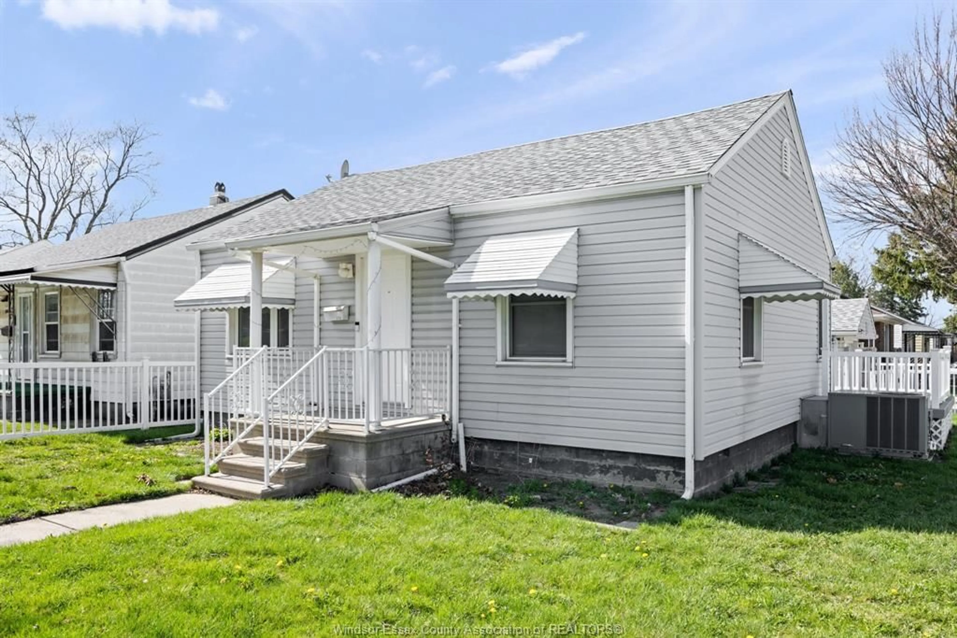 Home with vinyl exterior material, street for 3154 MANCHESTER, Windsor Ontario N9C 1X8