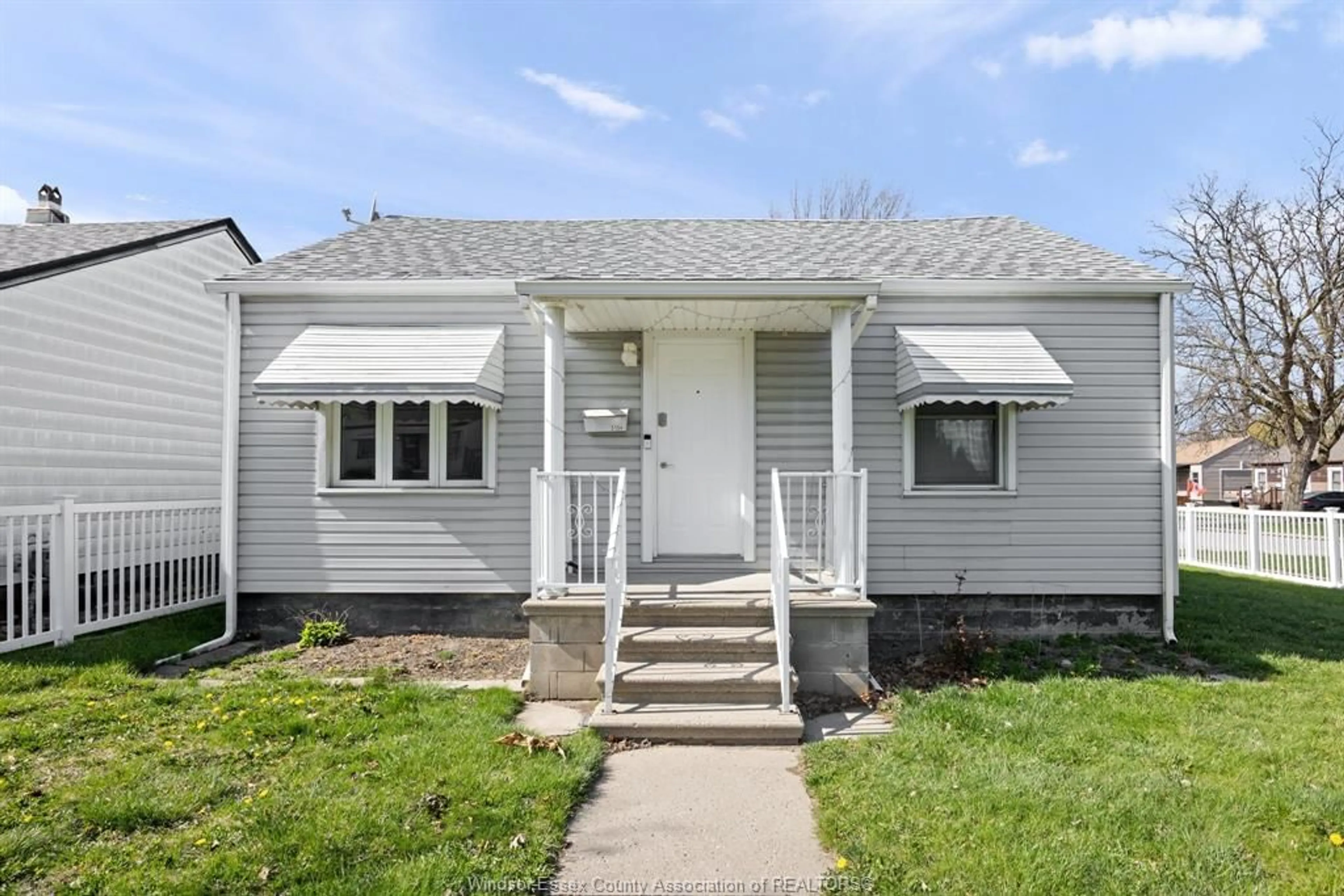 Home with vinyl exterior material, street for 3154 MANCHESTER, Windsor Ontario N9C 1X8