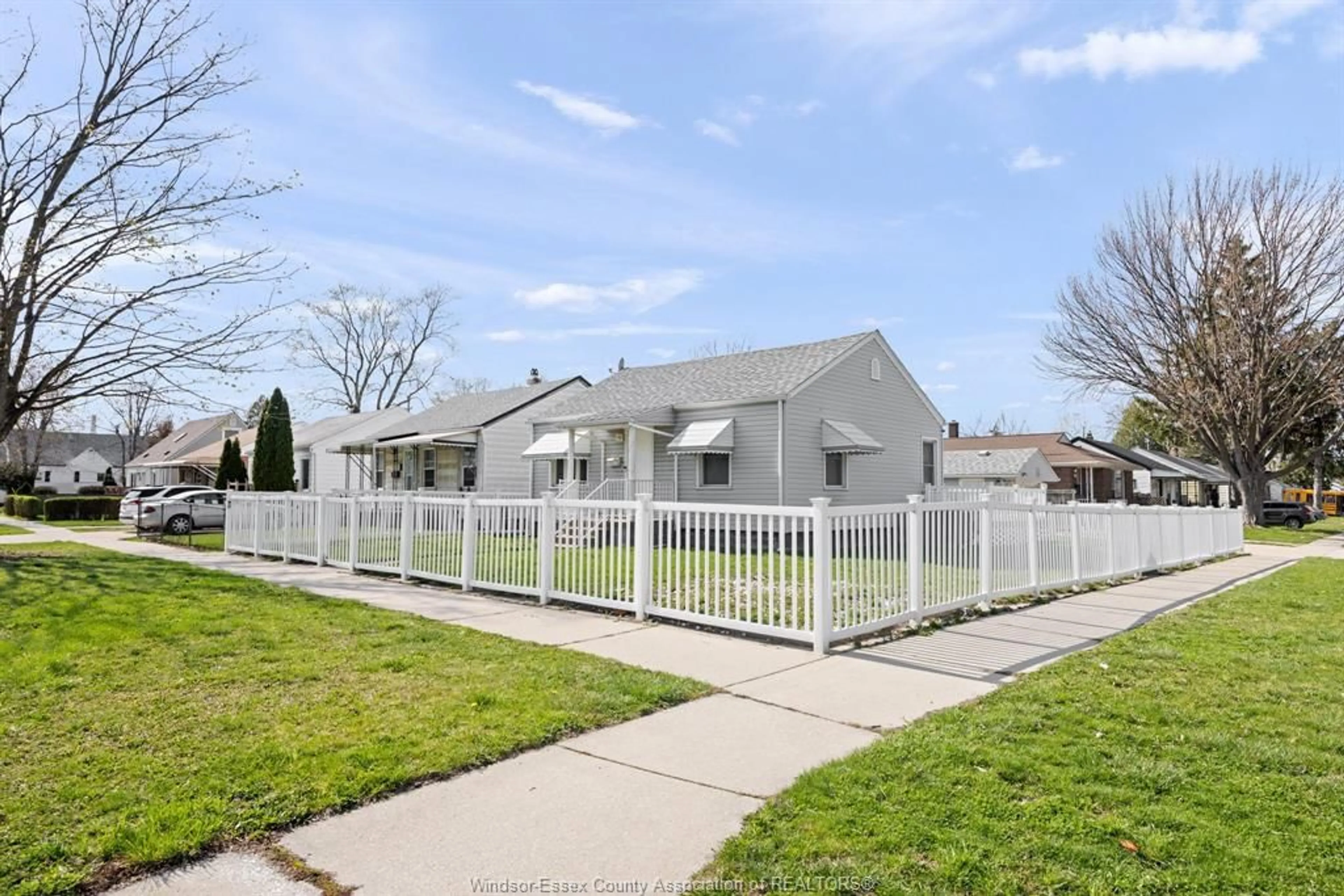 Home with vinyl exterior material, street for 3154 MANCHESTER, Windsor Ontario N9C 1X8