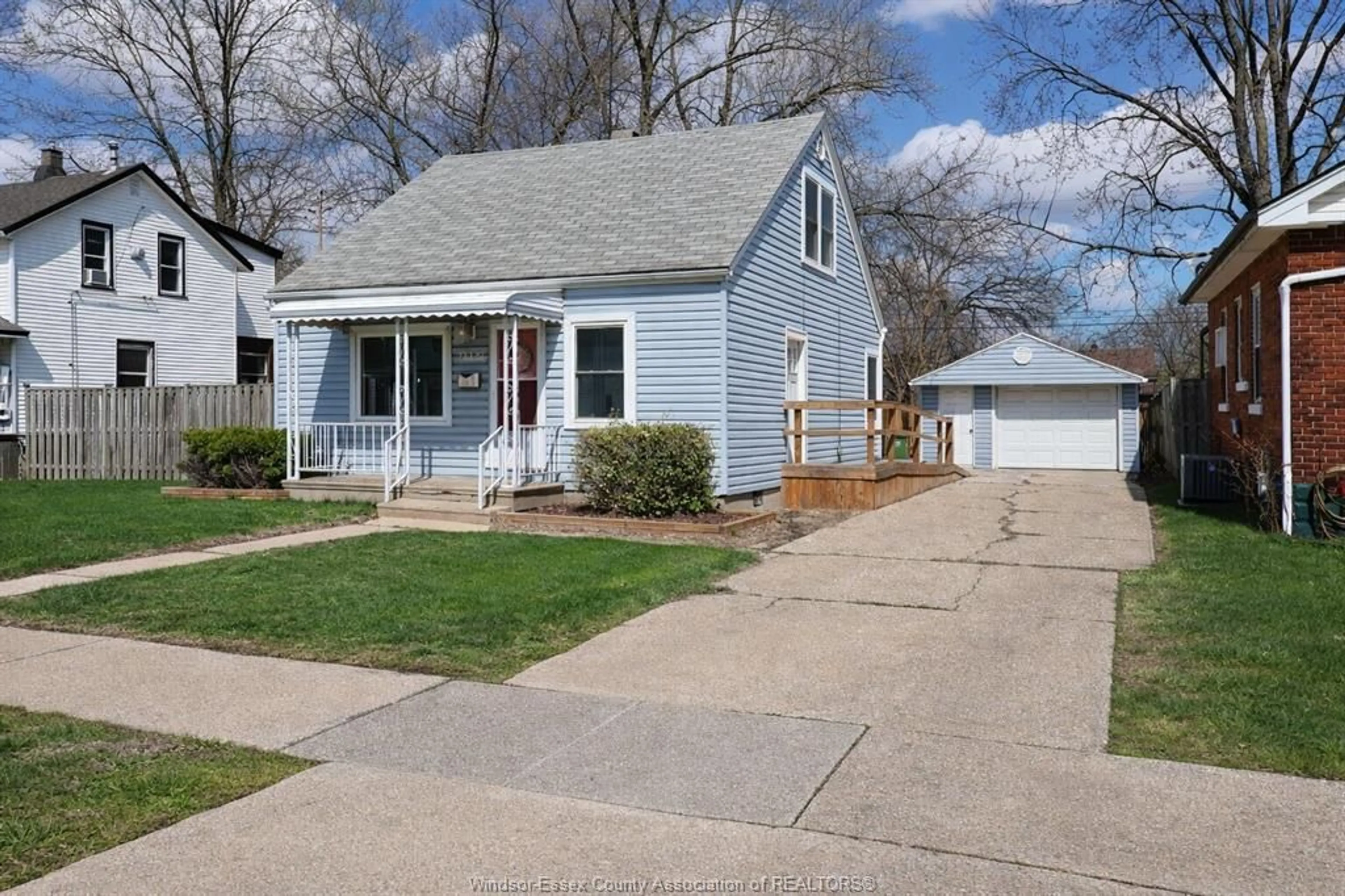 Home with vinyl exterior material, street for 1118 FELIX Ave, Windsor Ontario N9C 3L7