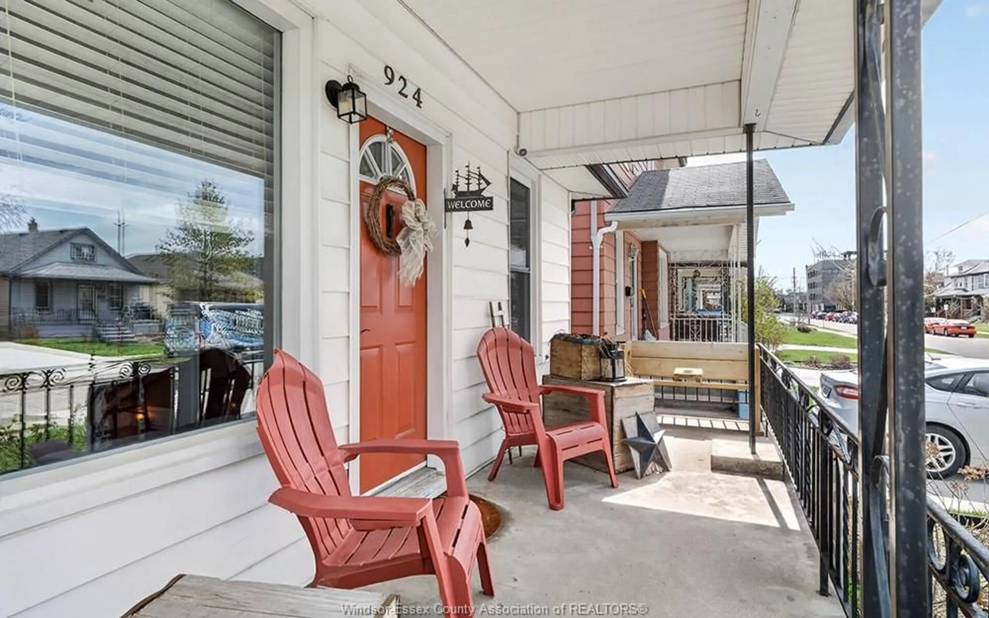 Patio, street for 924 MARENTETTE Ave, Windsor Ontario N9A 2A3