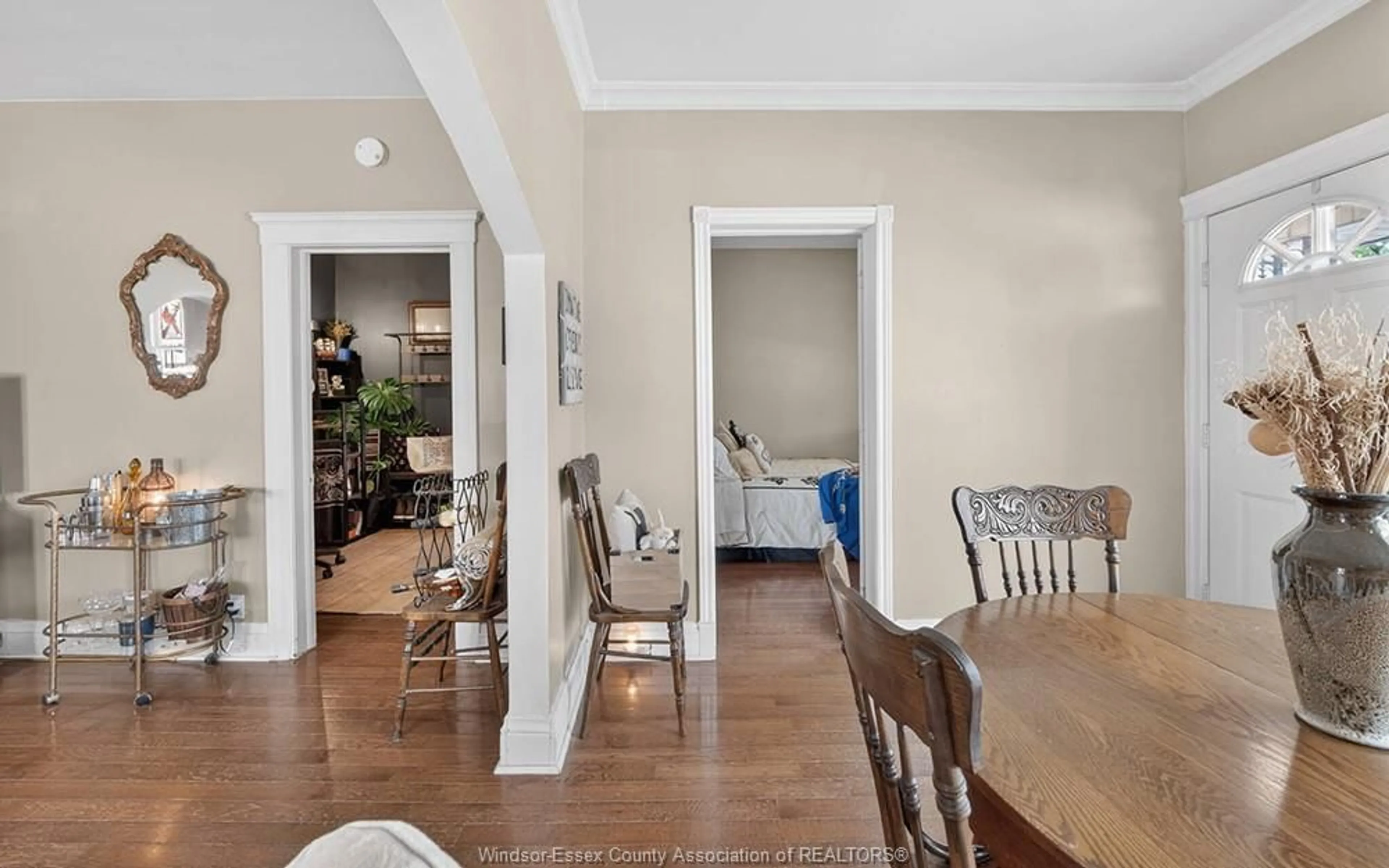 Dining room, wood/laminate floor for 924 MARENTETTE Ave, Windsor Ontario N9A 2A3