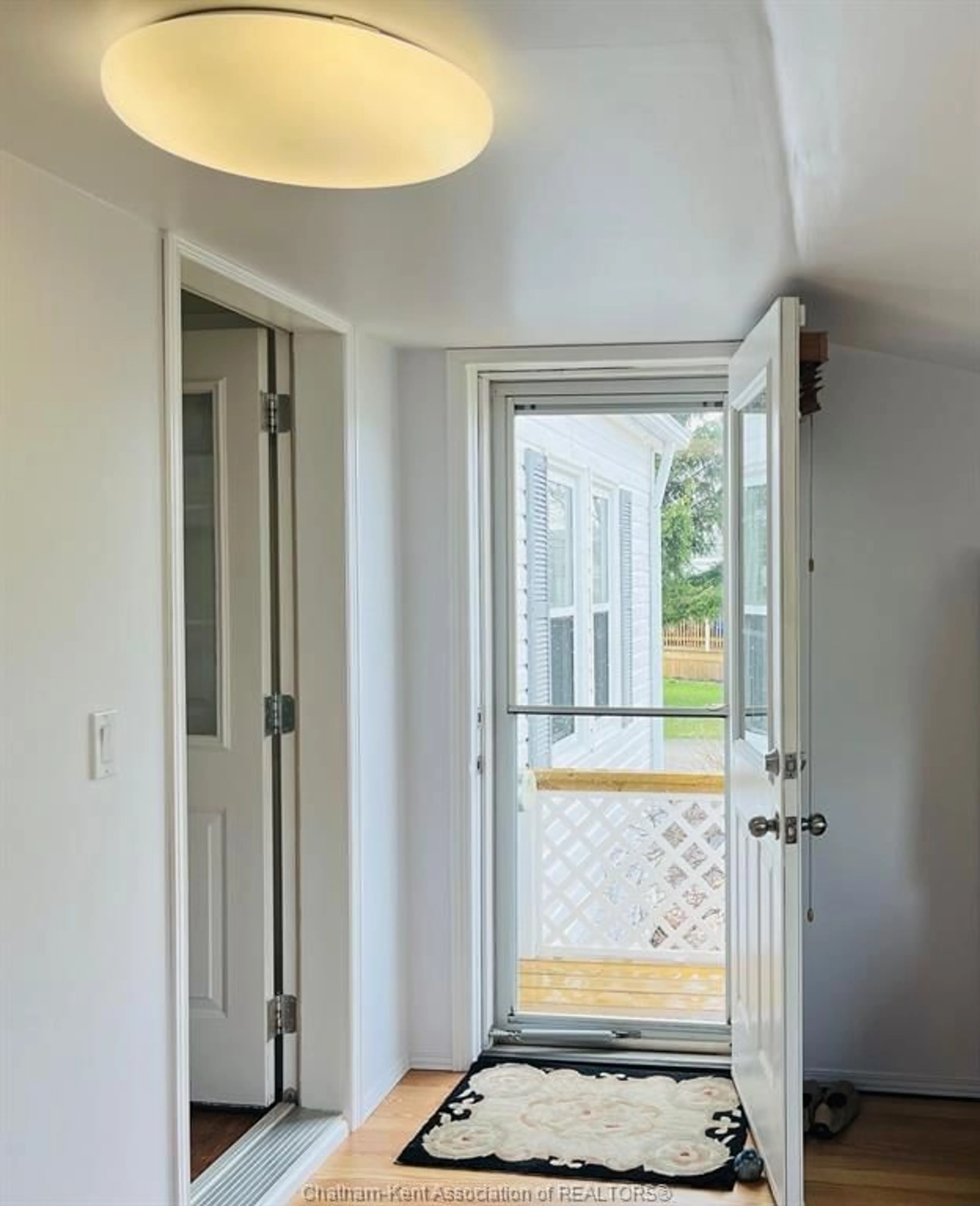 Indoor entryway for 163 Regency Dr, Chatham Ontario N7L 5J7