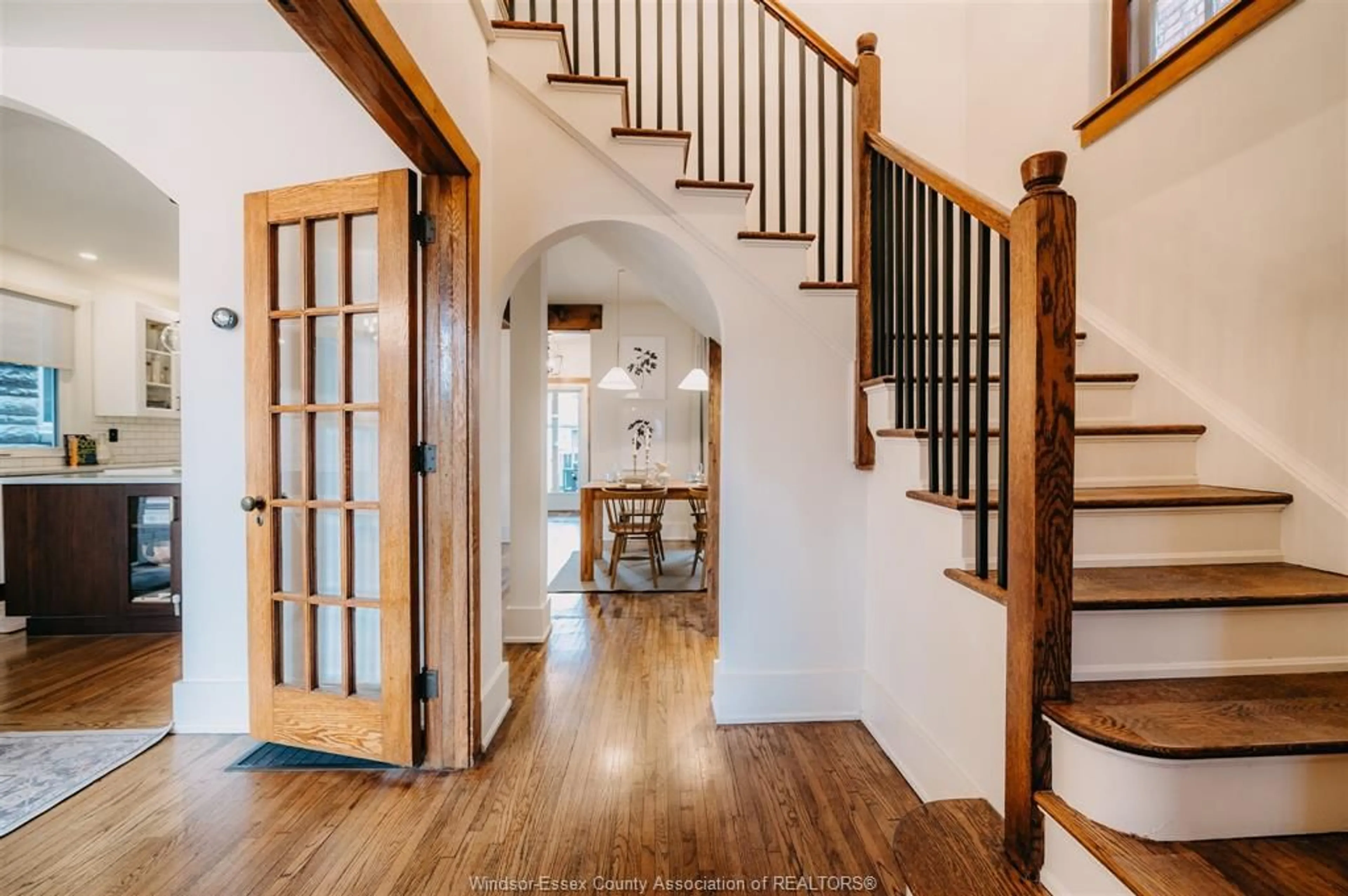 Indoor entryway for 381 MOY Ave, Windsor Ontario N9A 2N1