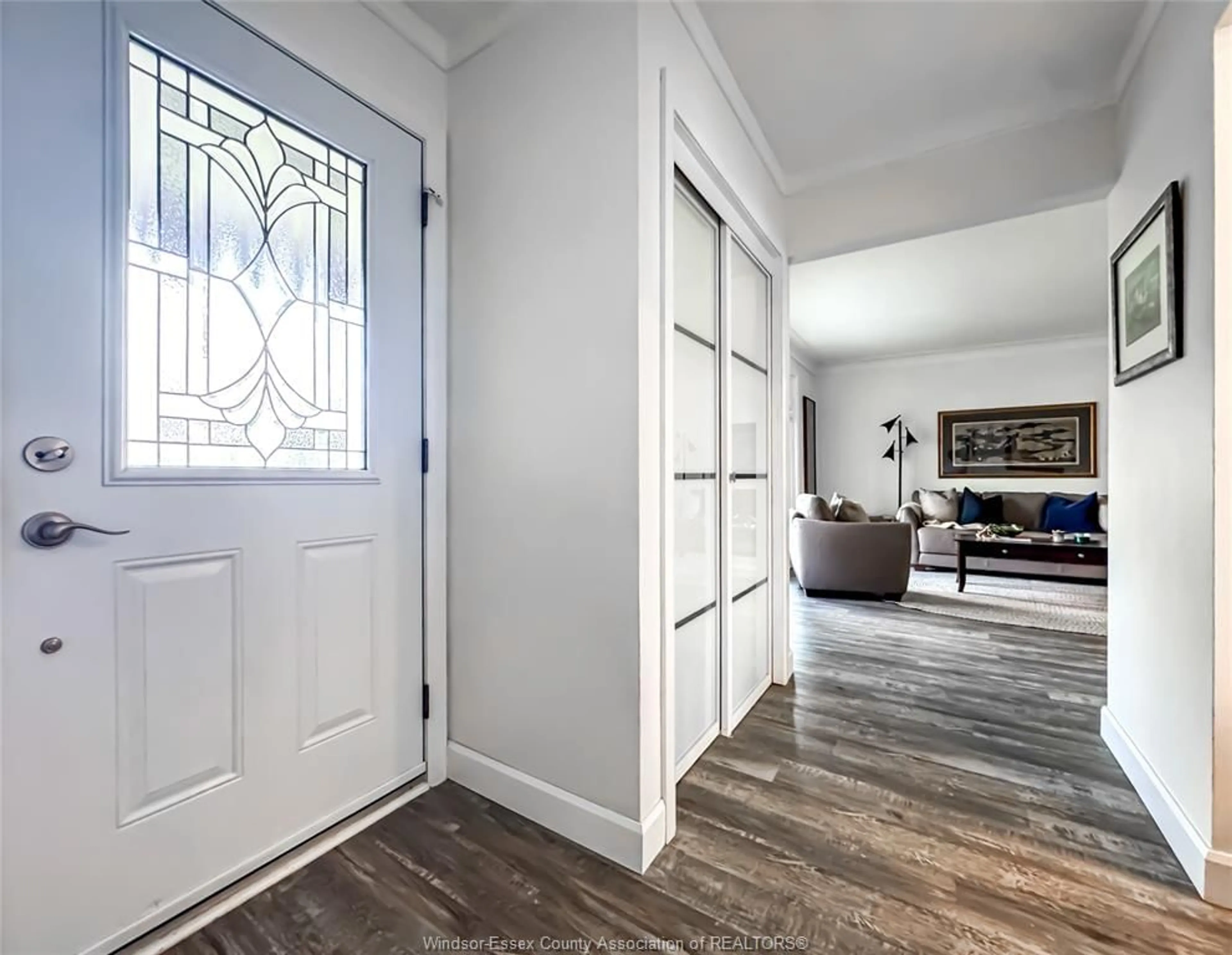 Indoor entryway for 276 FAIRWAY CRES, Tecumseh Ontario N8N 2Z2